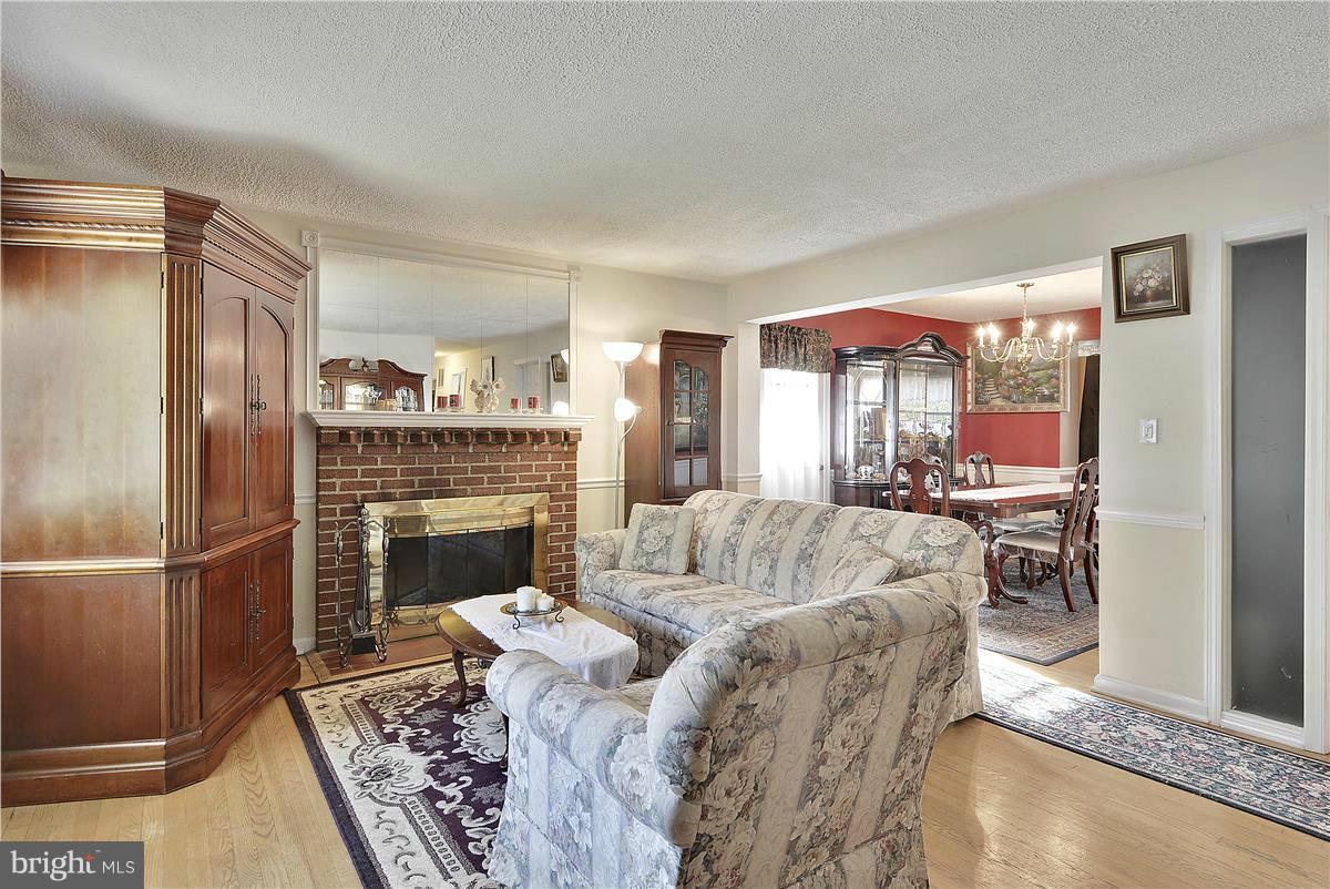 SHIRLEY FOREST - Residential