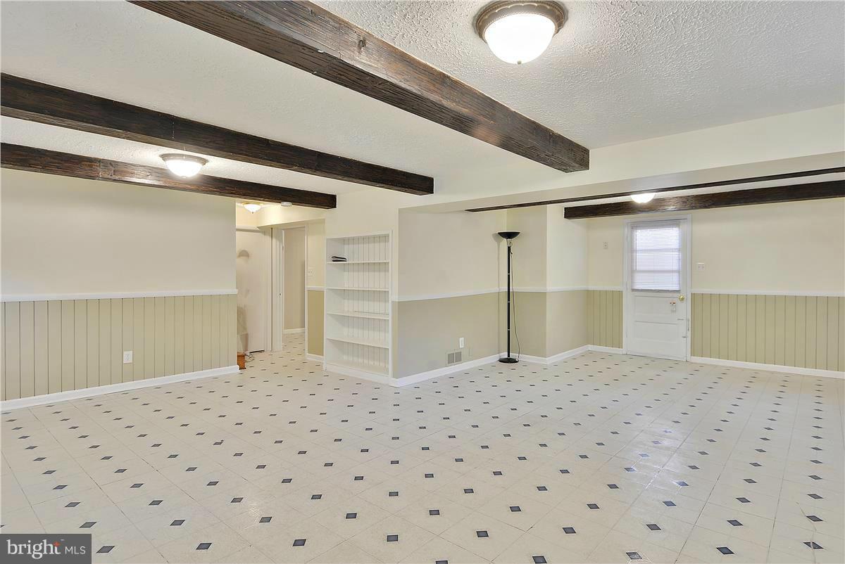 SHIRLEY FOREST - Residential