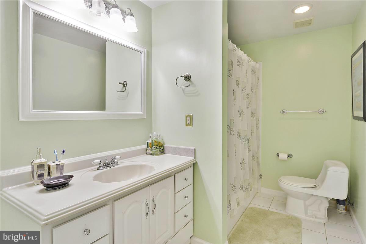 SHIRLEY FOREST - Residential