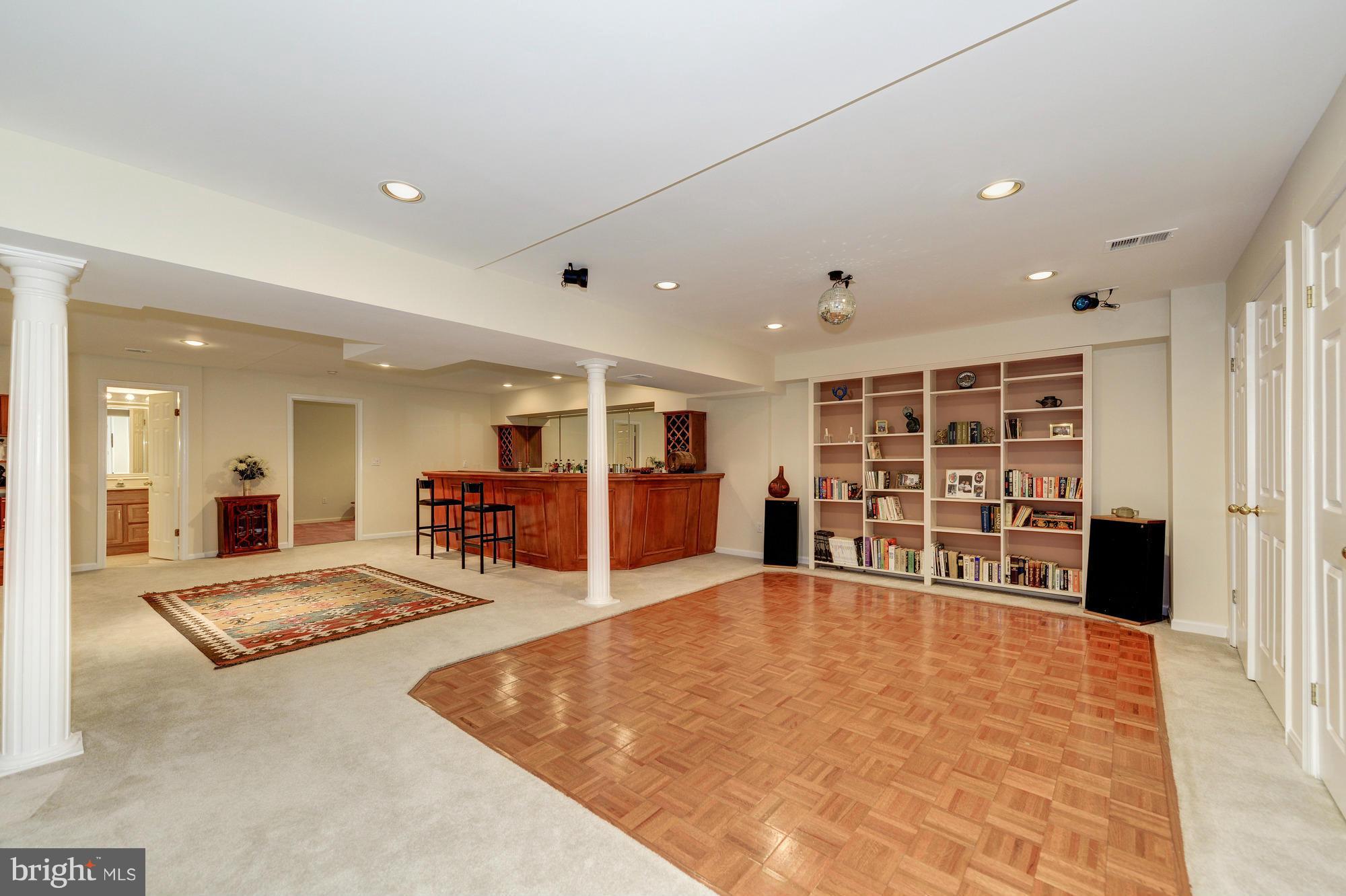 POTOMAC OUTSIDE - Residential