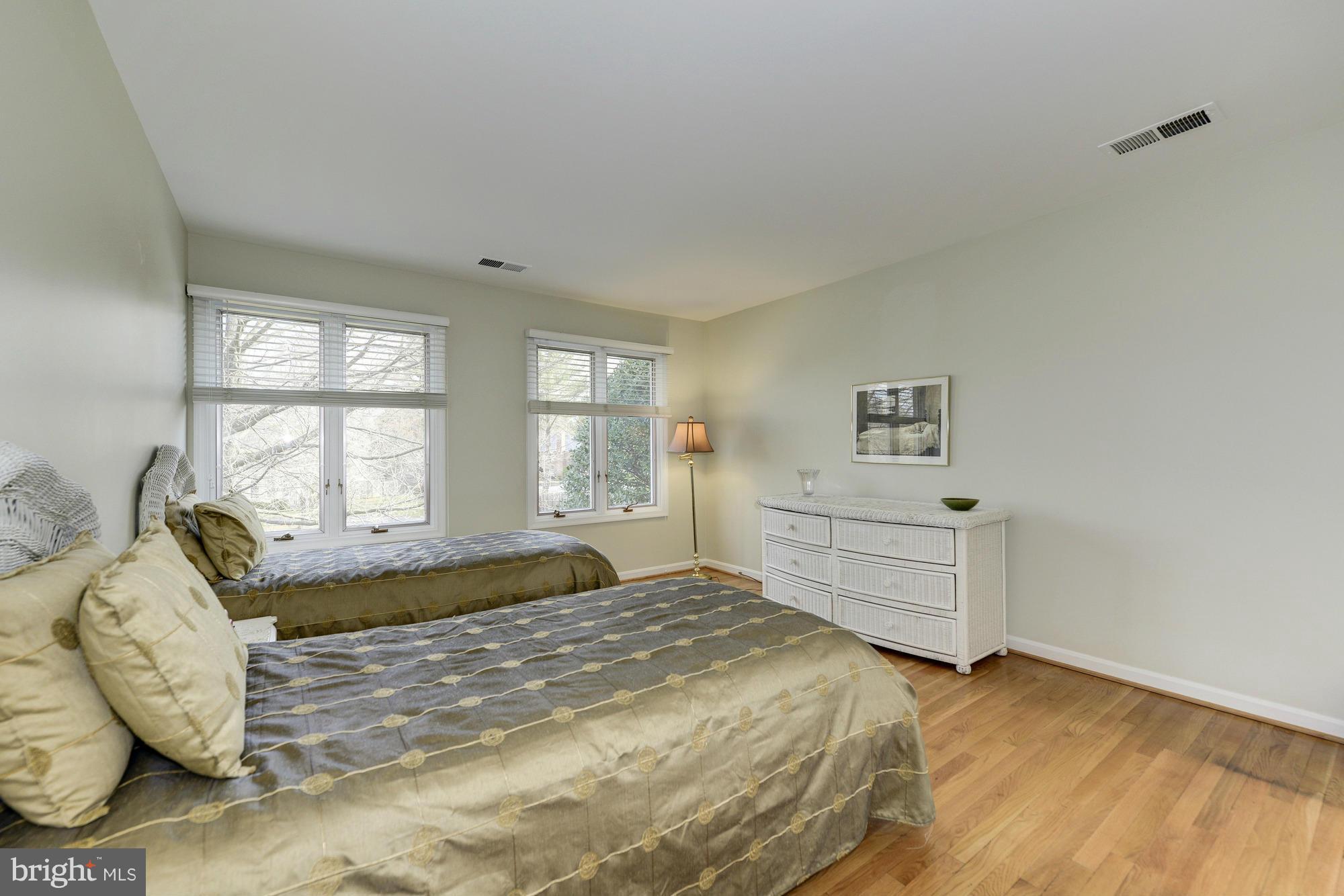 POTOMAC OUTSIDE - Residential