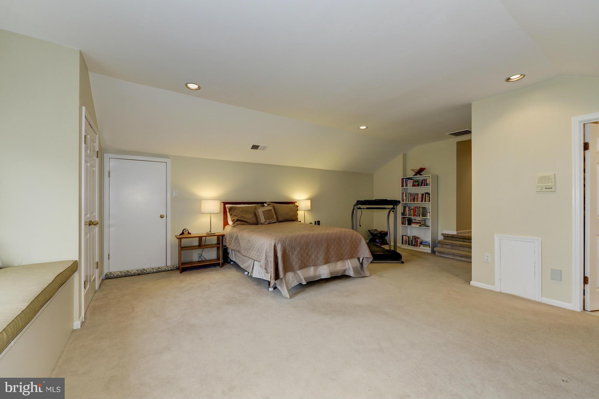 POTOMAC OUTSIDE - Residential