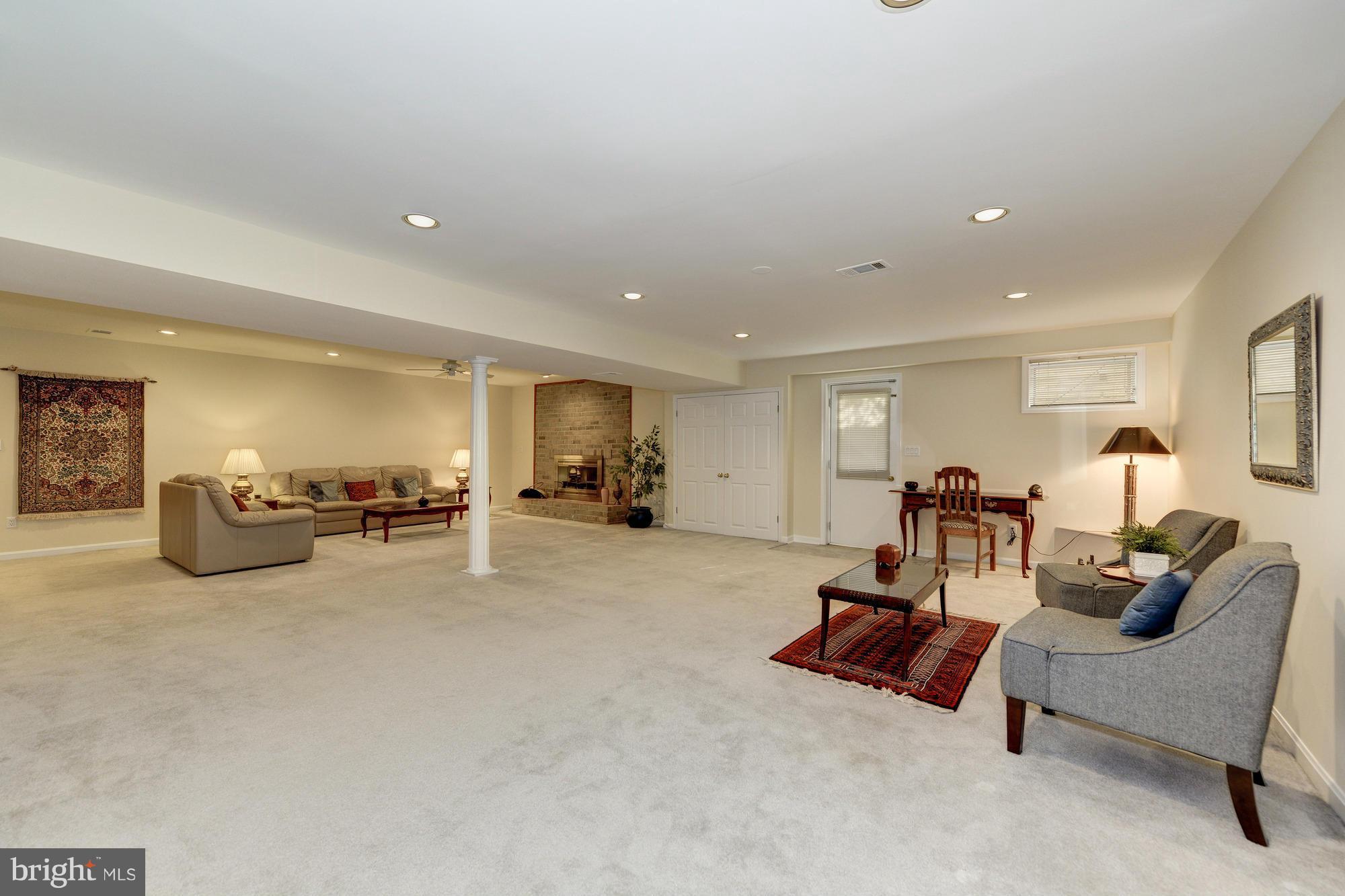 POTOMAC OUTSIDE - Residential