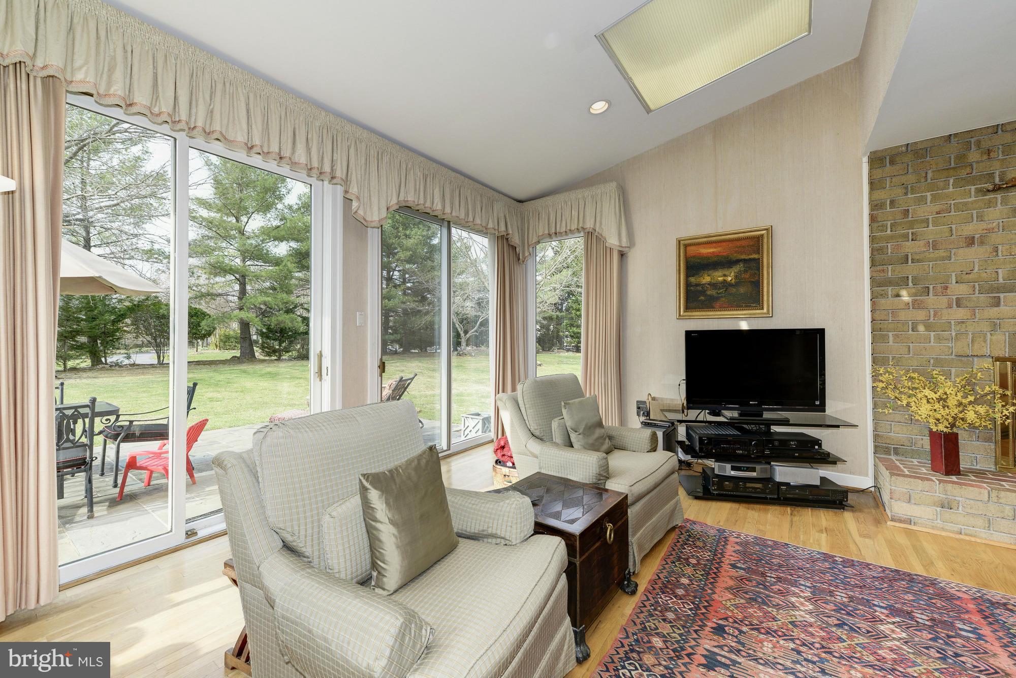 POTOMAC OUTSIDE - Residential