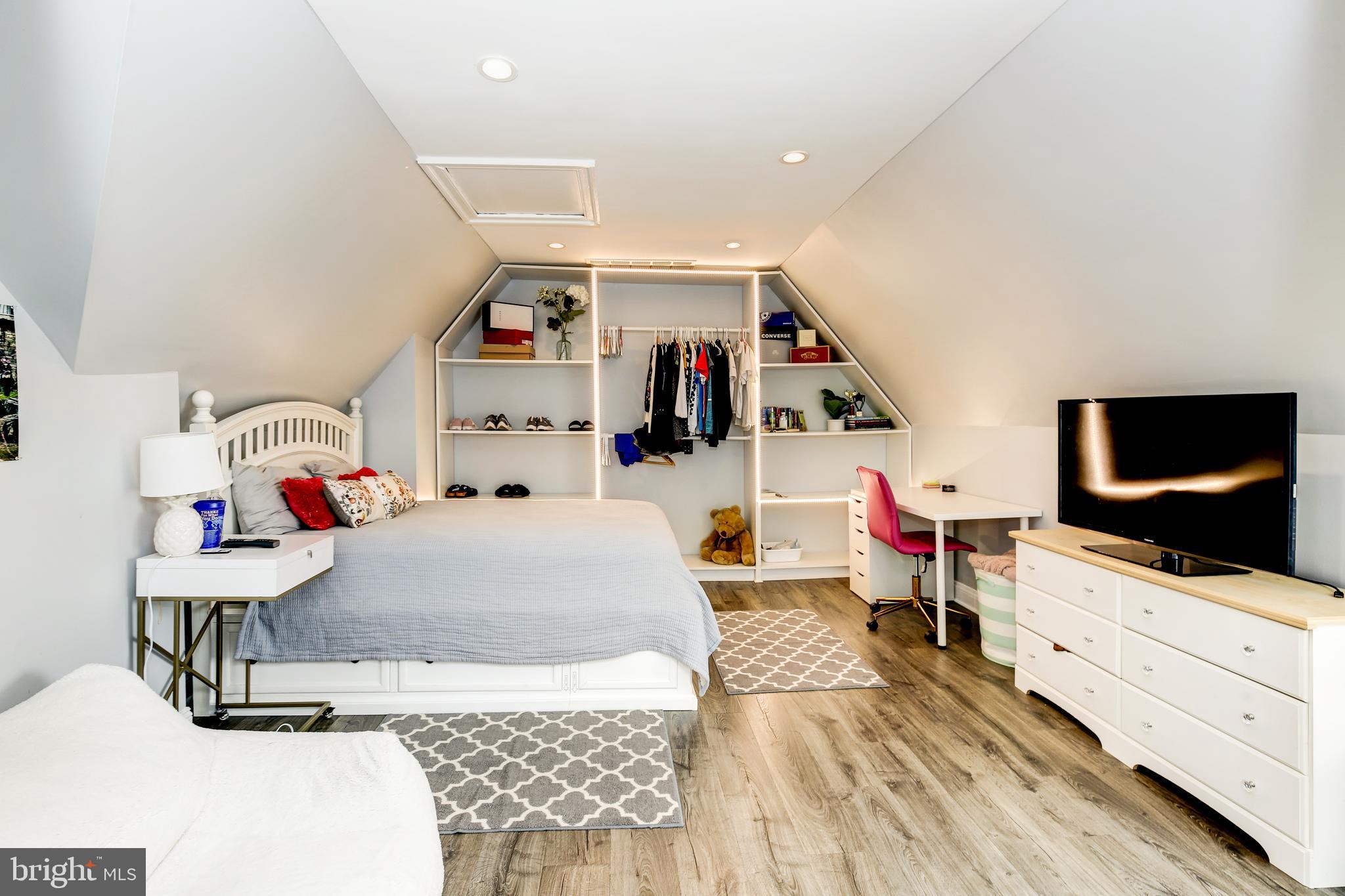 VALLEY GATE - Residential