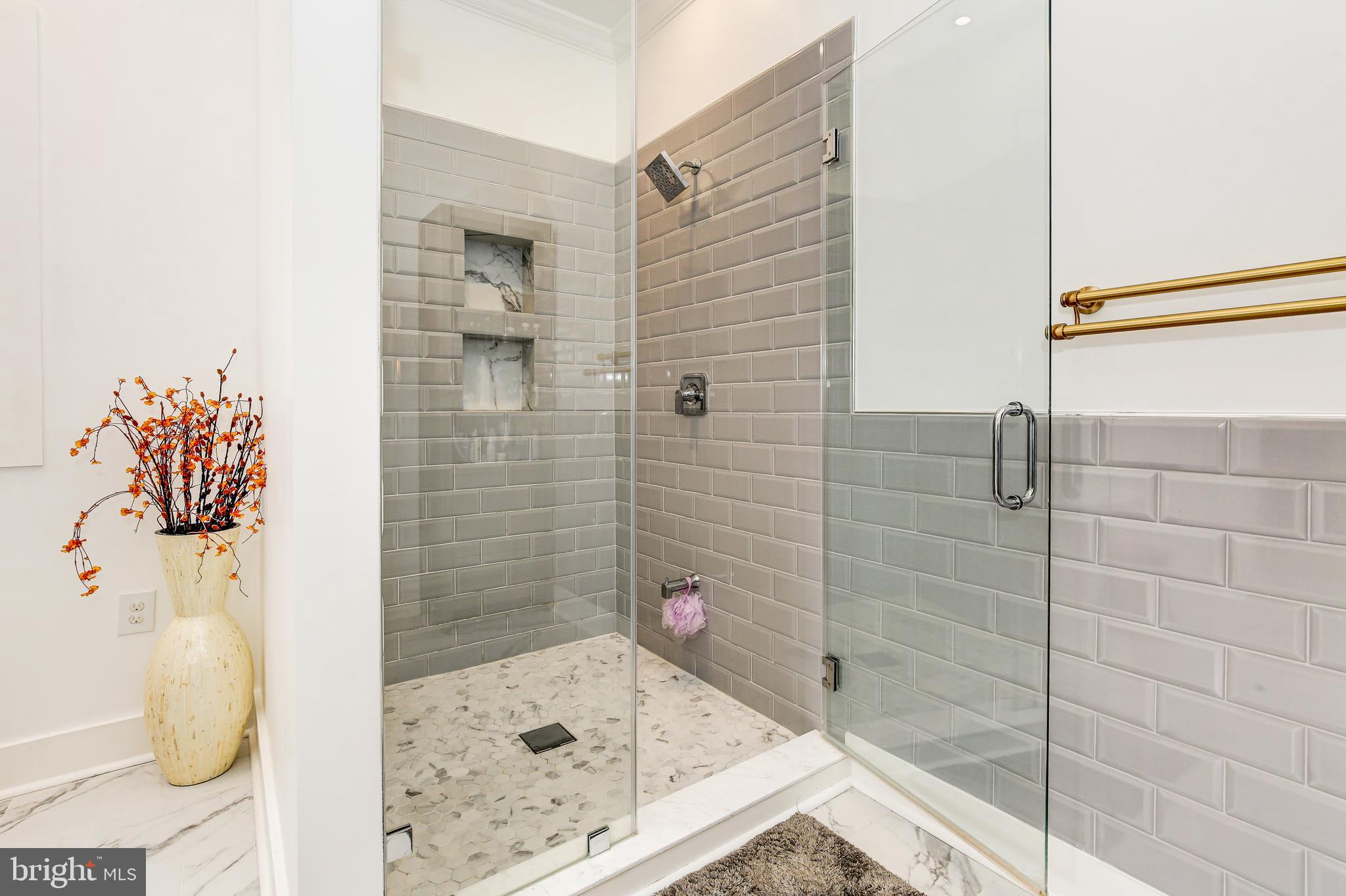 VALLEY GATE - Residential