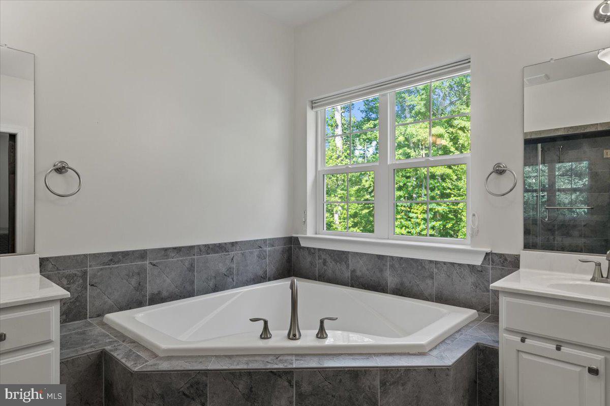 OAKLAND HALL - Residential