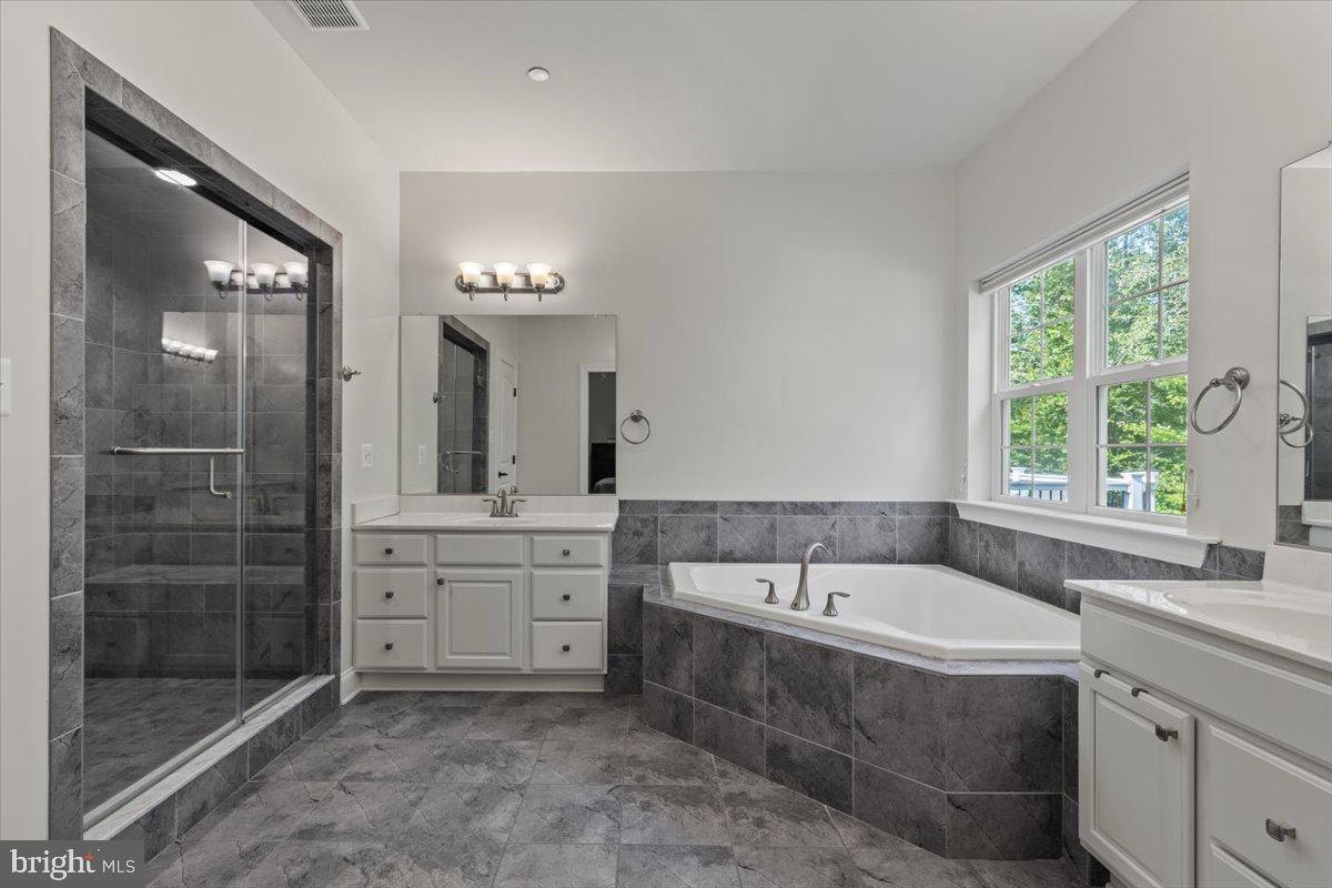 OAKLAND HALL - Residential