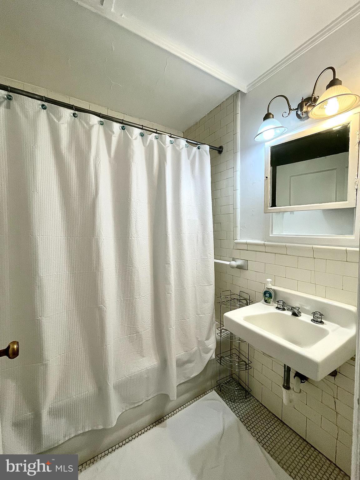 AVENUE OF THE ARTS - Residential Lease