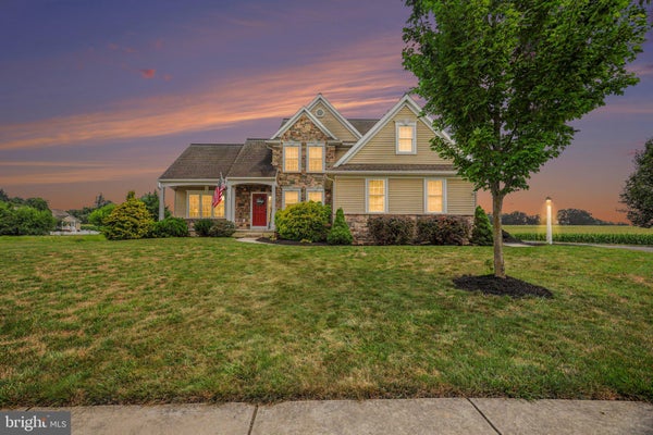 658 MELISSA LN, MOUNT JOY, PA 17552 - Image 4e0eb8ef9e96cc0aa3615617f681f9db/2139984575