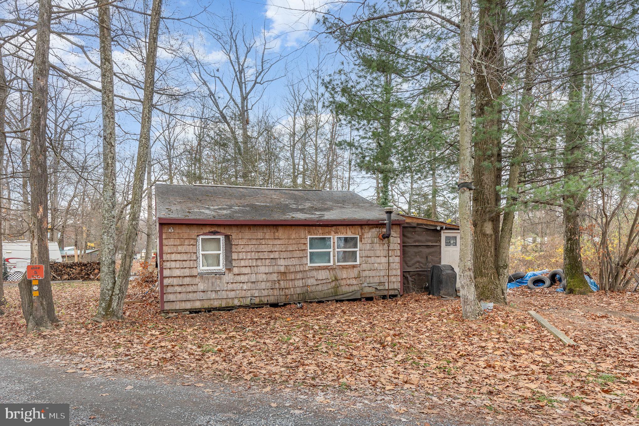 2 bedroom,1 full bathroom cabin near Caledonia State Park. All appliances included. The stream behind the cabin is stocked with trout twice a year. Fish from your back door! THE SELLER JUST FINISHED REMODELING THE CABIN AND MAKING REPAIRS.