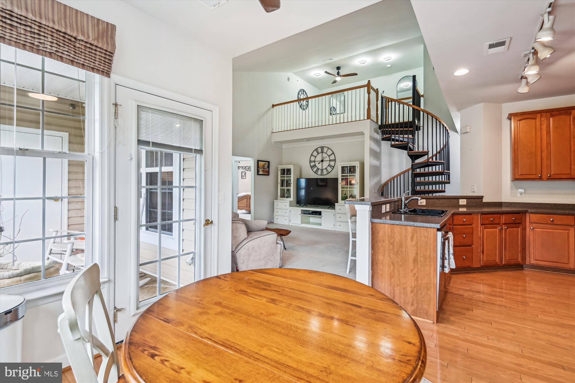 FOUR SEASONS - Residential Lease