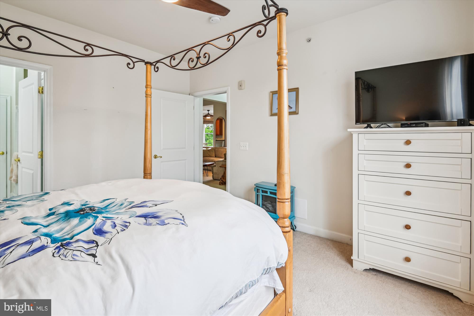 FOUR SEASONS - Residential Lease