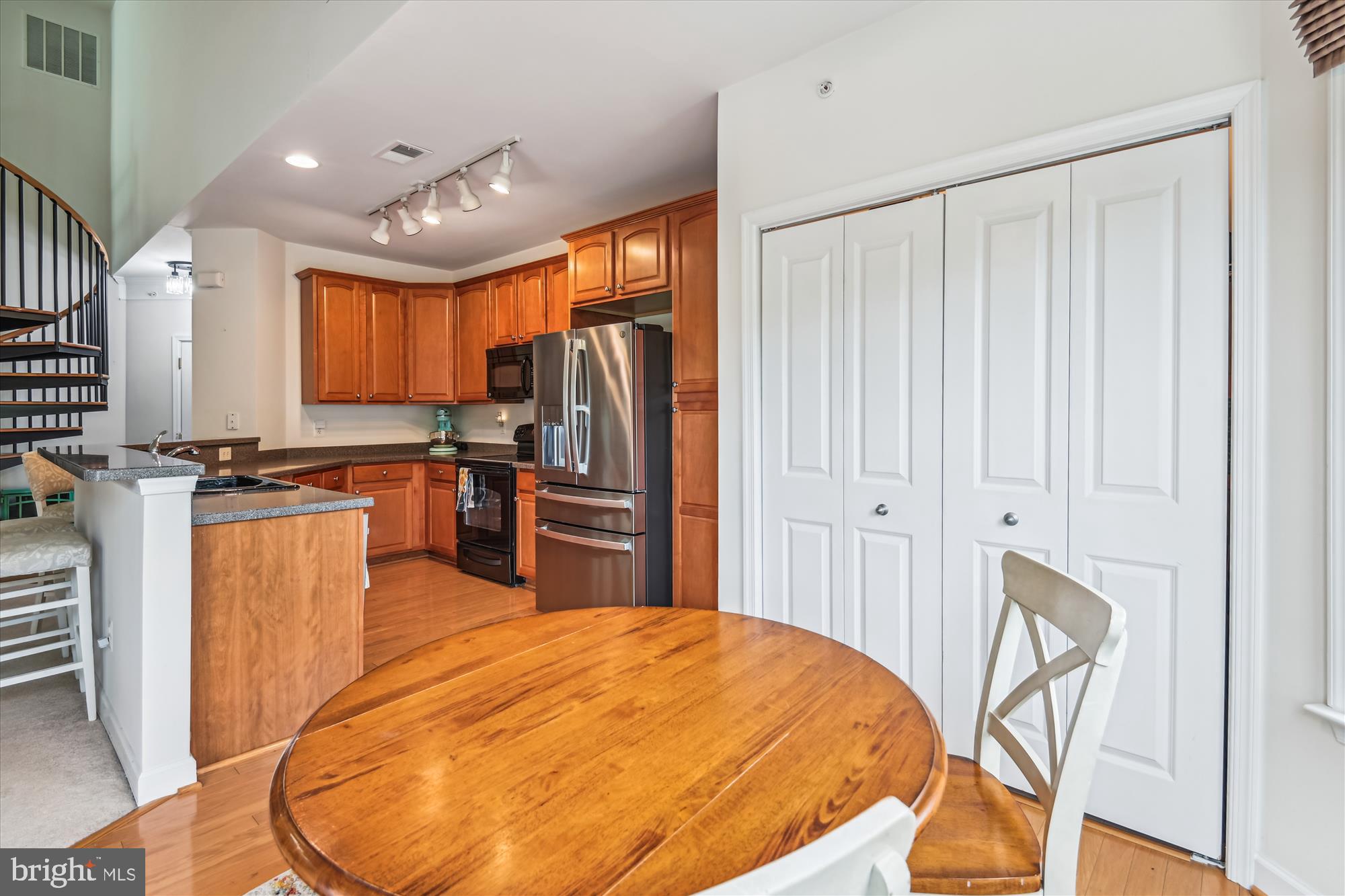 FOUR SEASONS - Residential Lease