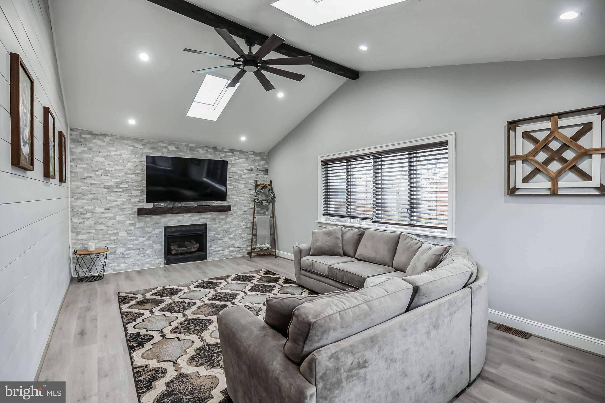 LAFAYETTE HILL - Residential