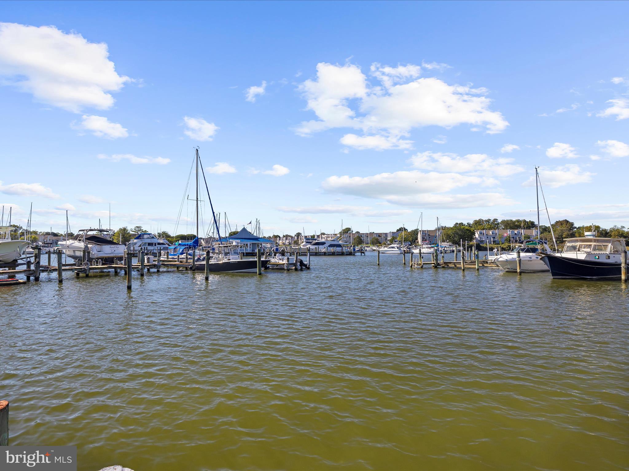 QUEENS LANDING - Residential