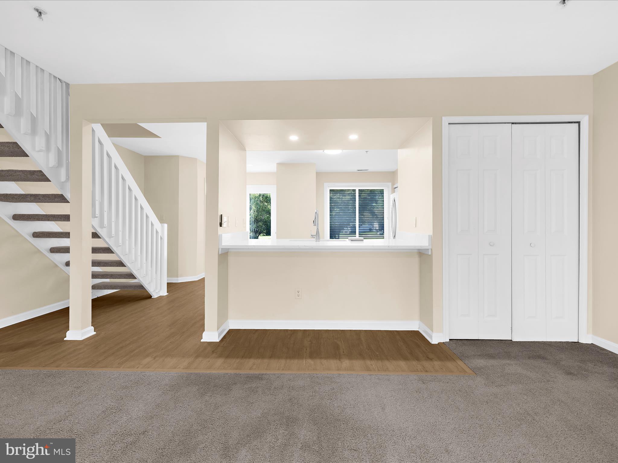 QUEENS LANDING - Residential