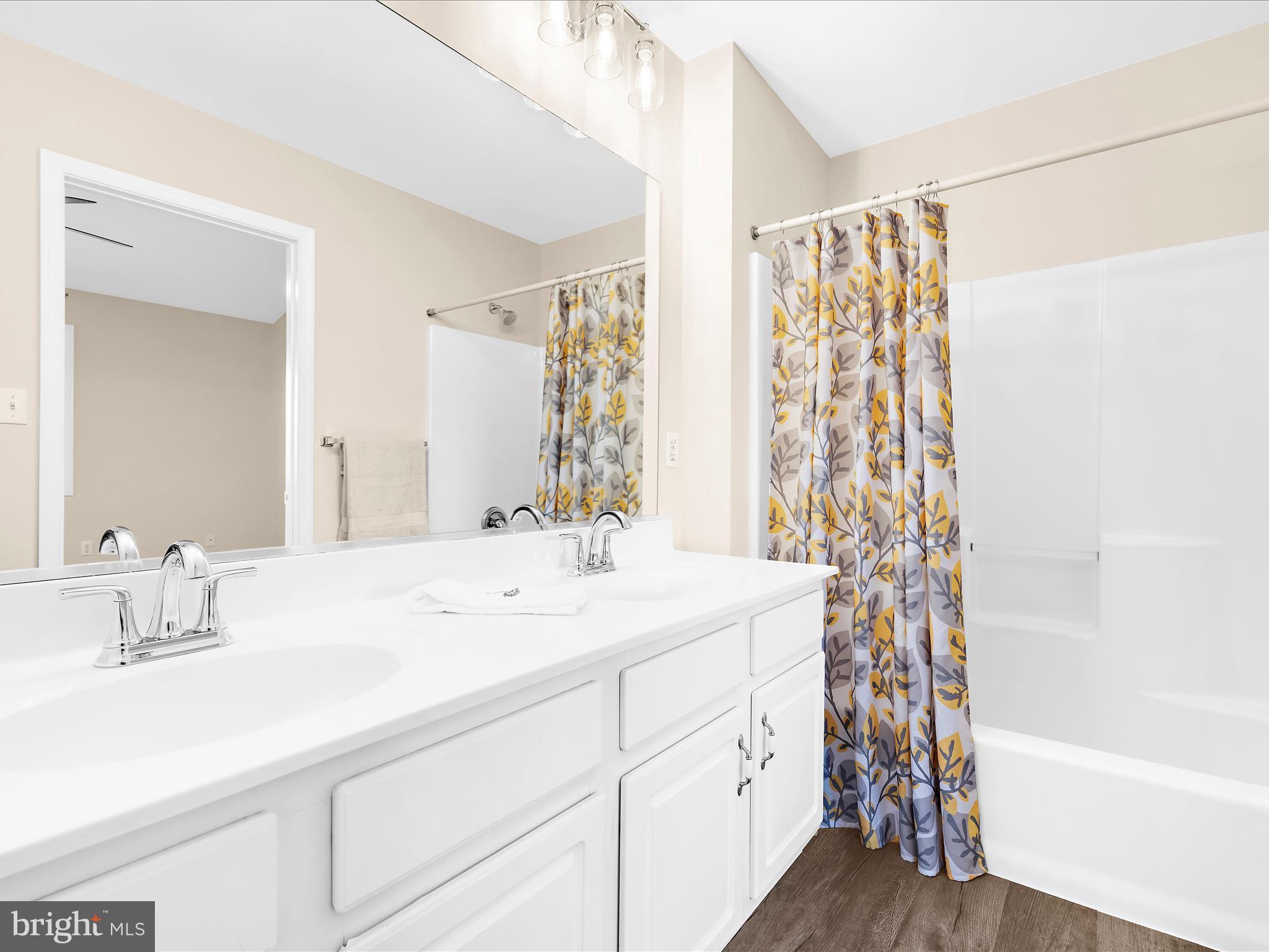 QUEENS LANDING - Residential