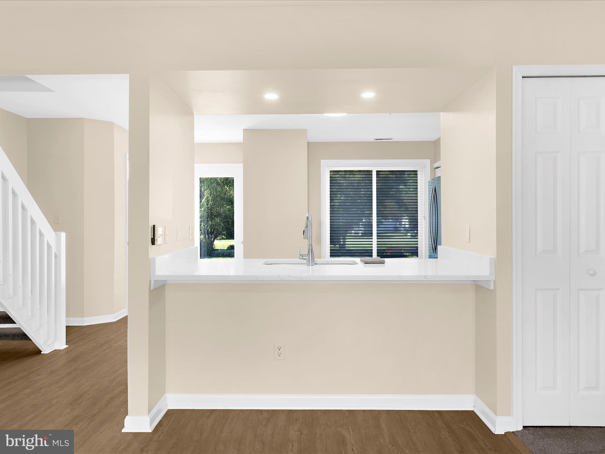 QUEENS LANDING - Residential