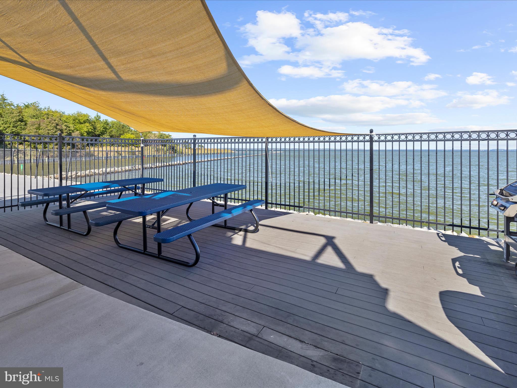 QUEENS LANDING - Residential