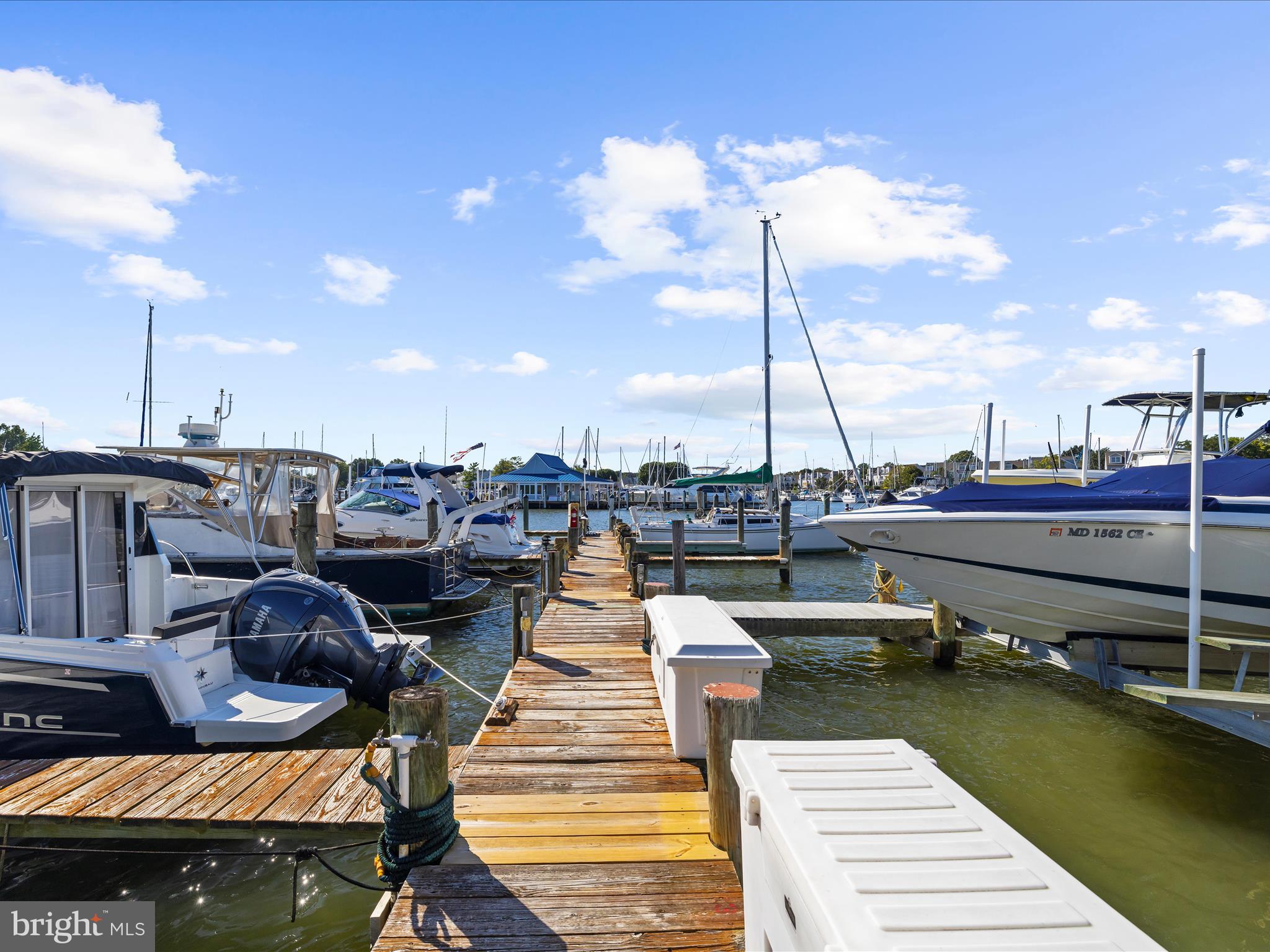 QUEENS LANDING - Residential