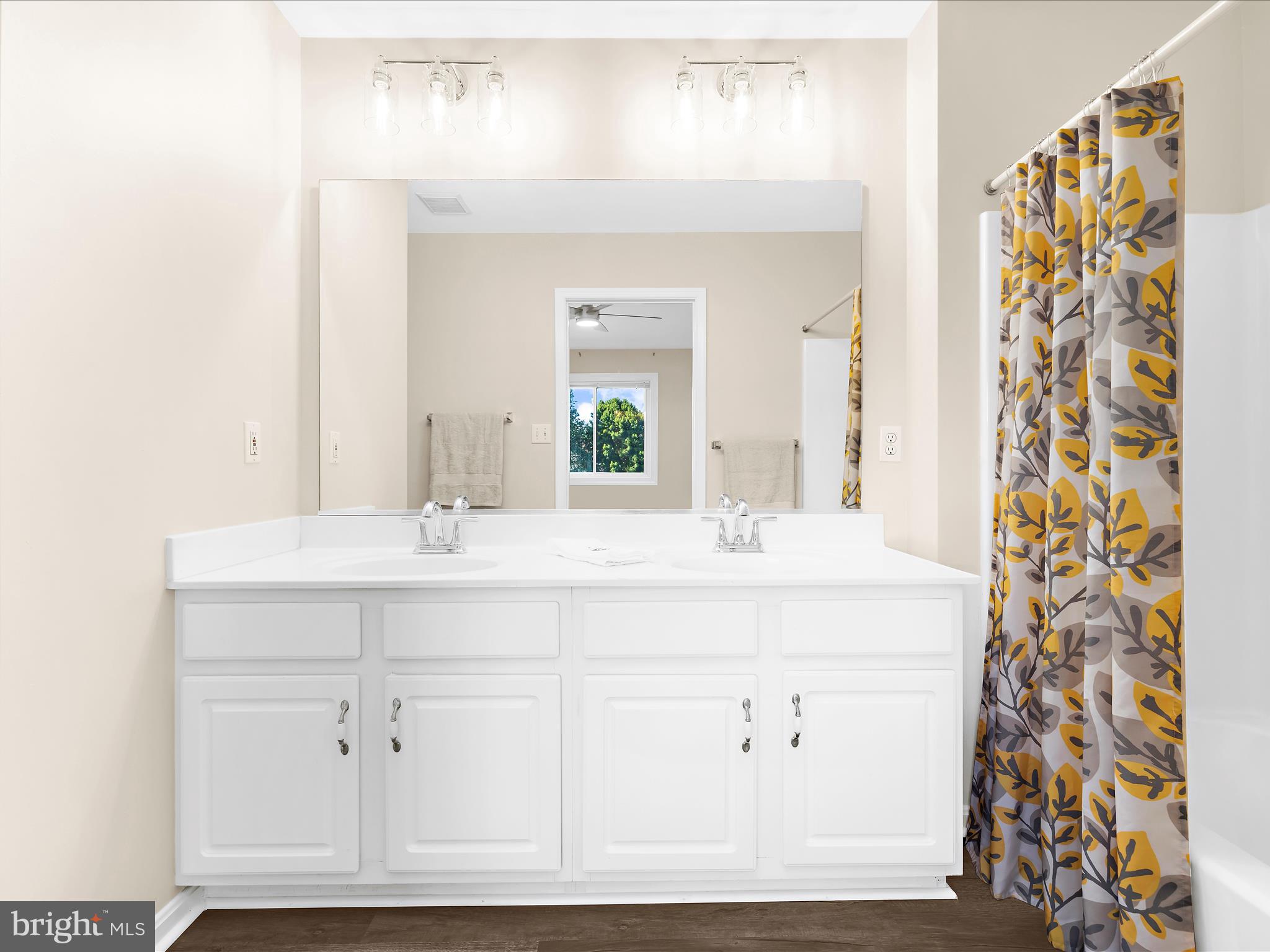 QUEENS LANDING - Residential