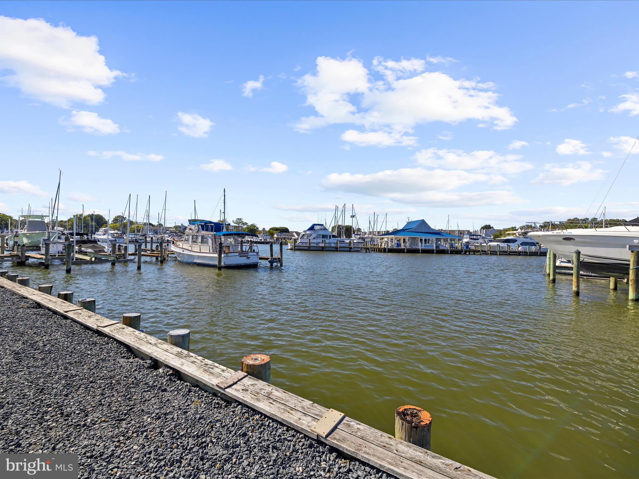 QUEENS LANDING - Residential