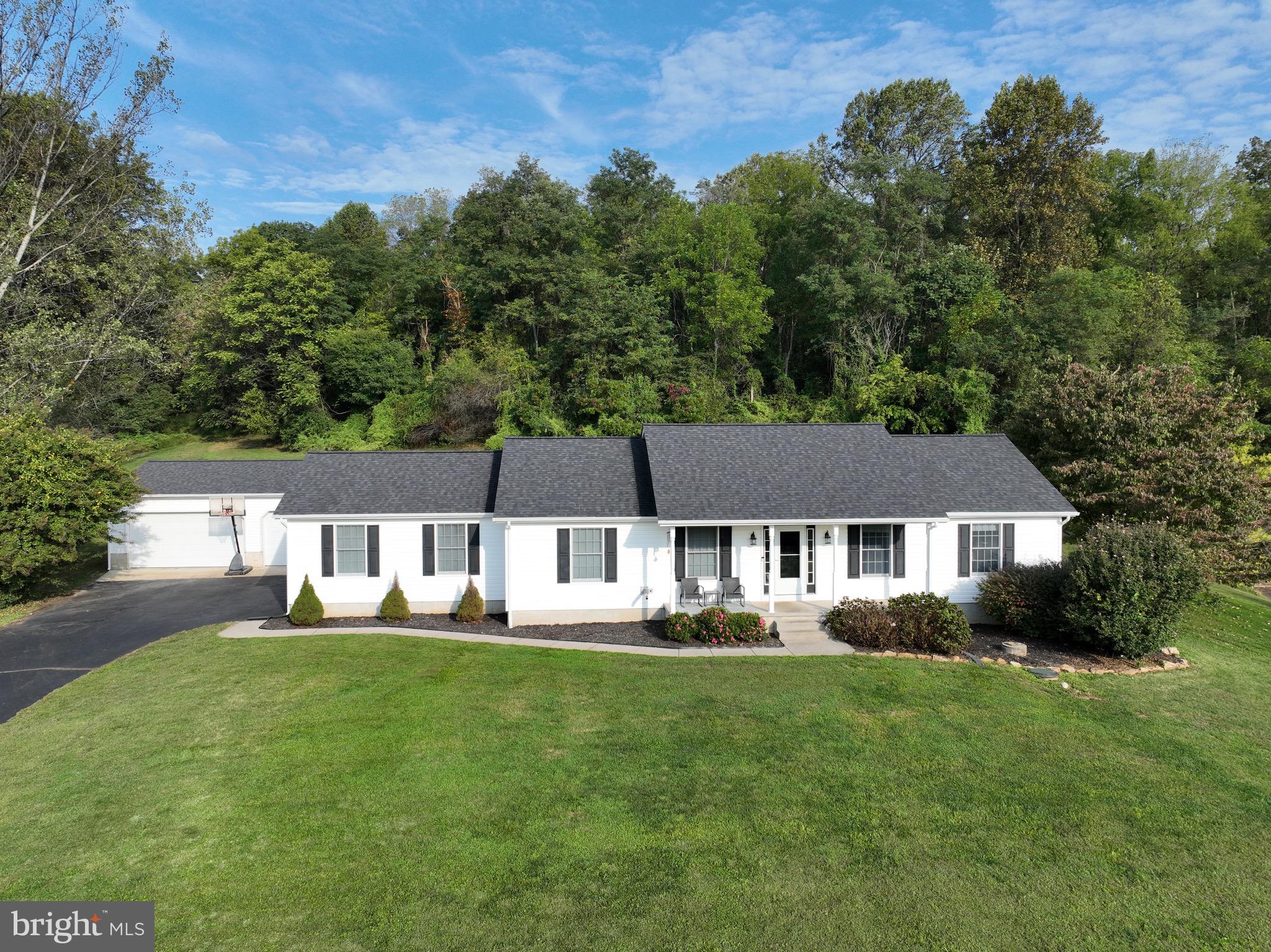 COACH & FOUR - Residential