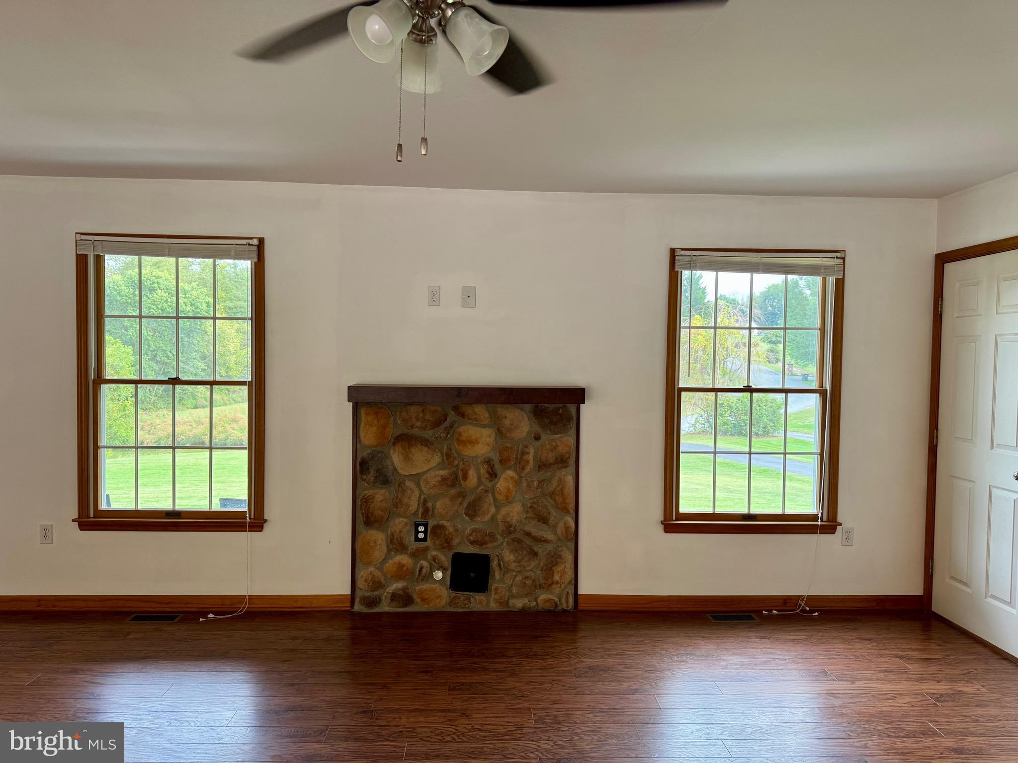 COACH & FOUR - Residential