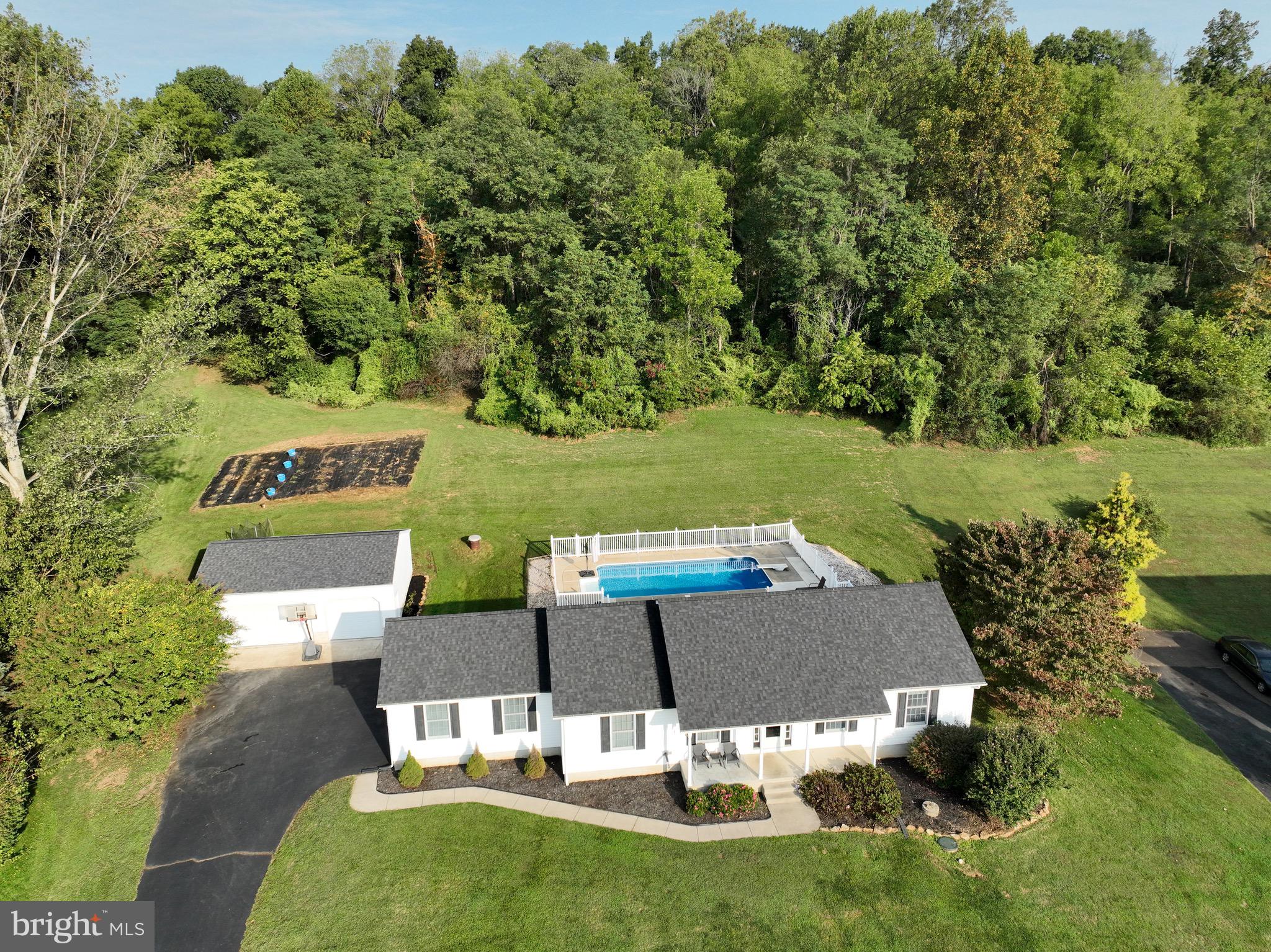 COACH & FOUR - Residential