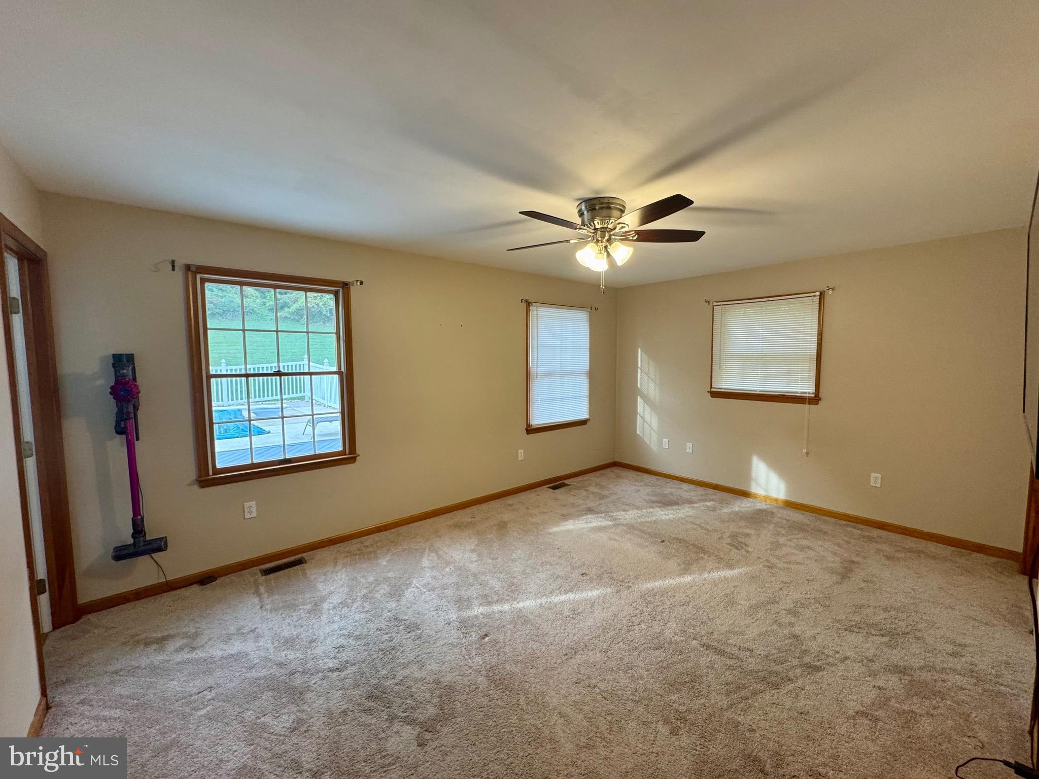 COACH & FOUR - Residential