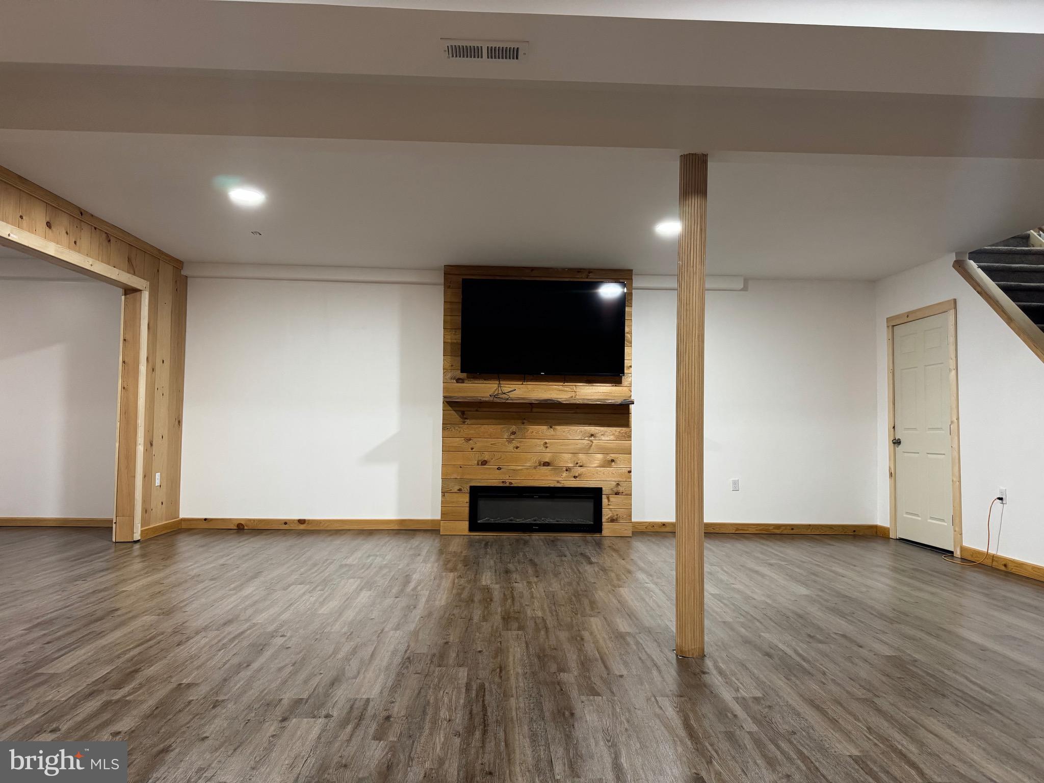 COACH & FOUR - Residential