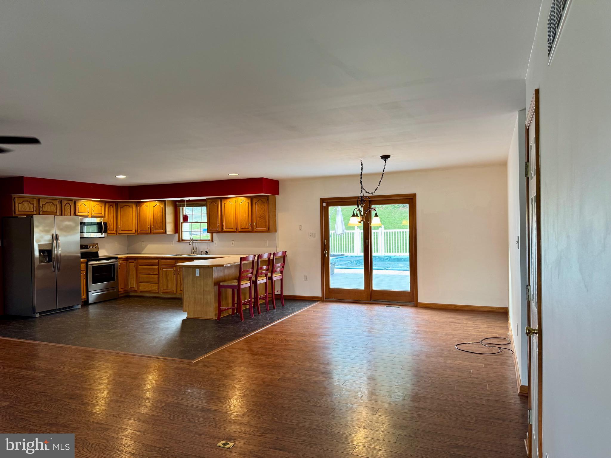 COACH & FOUR - Residential