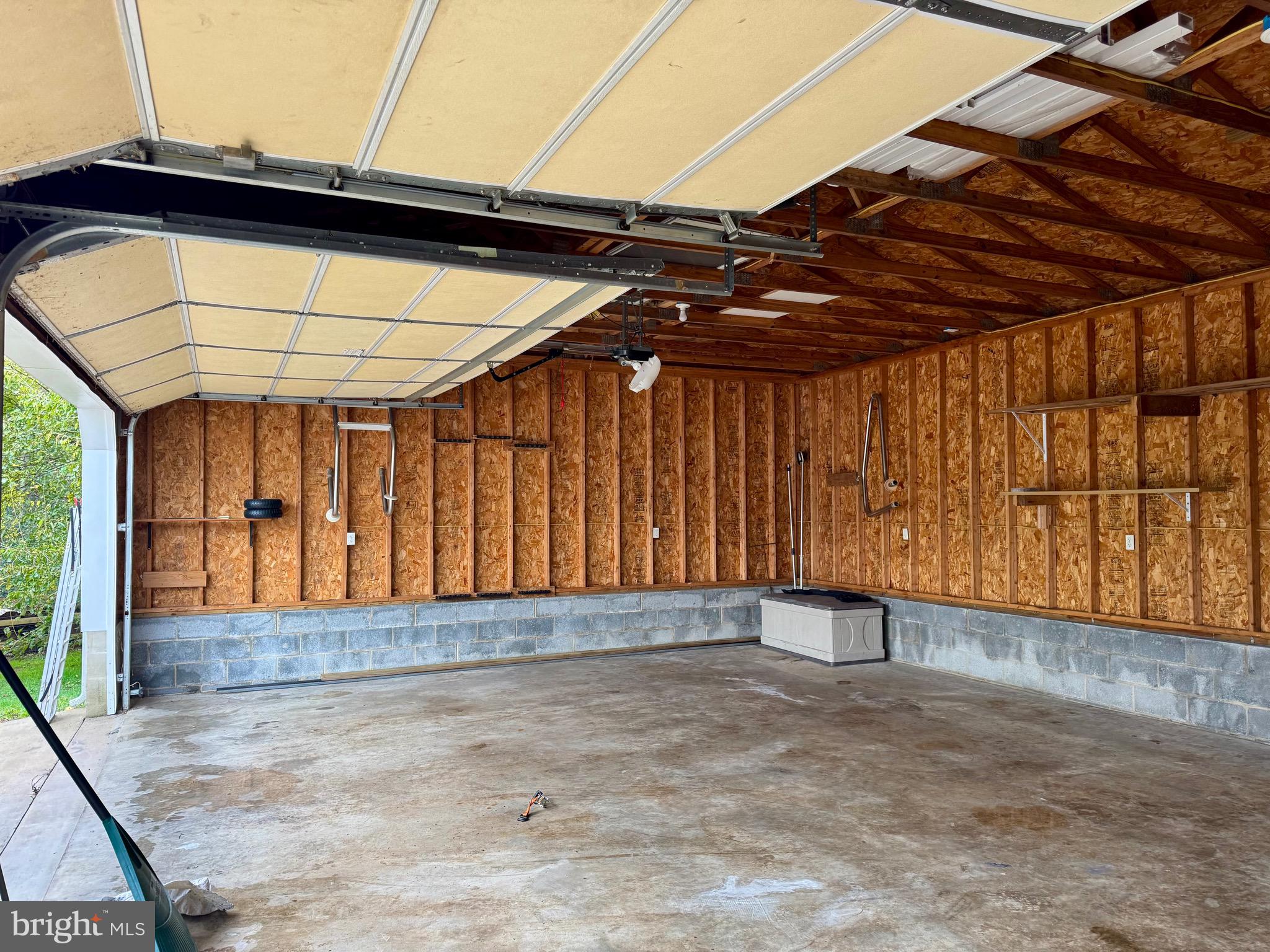 COACH & FOUR - Residential