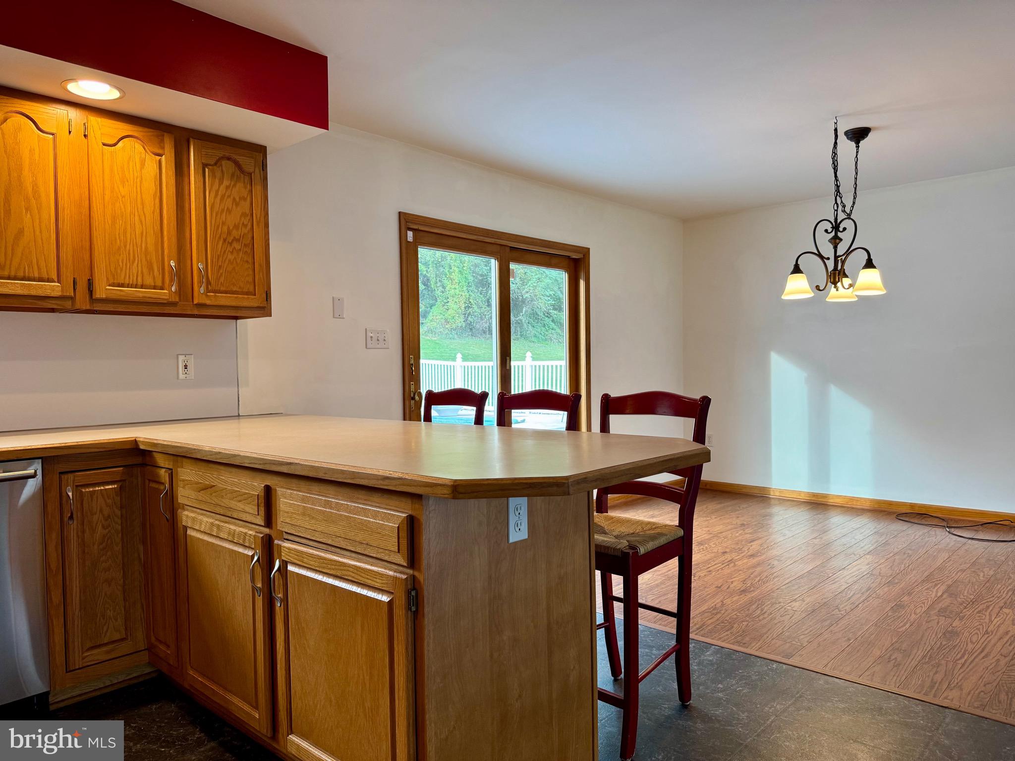 COACH & FOUR - Residential