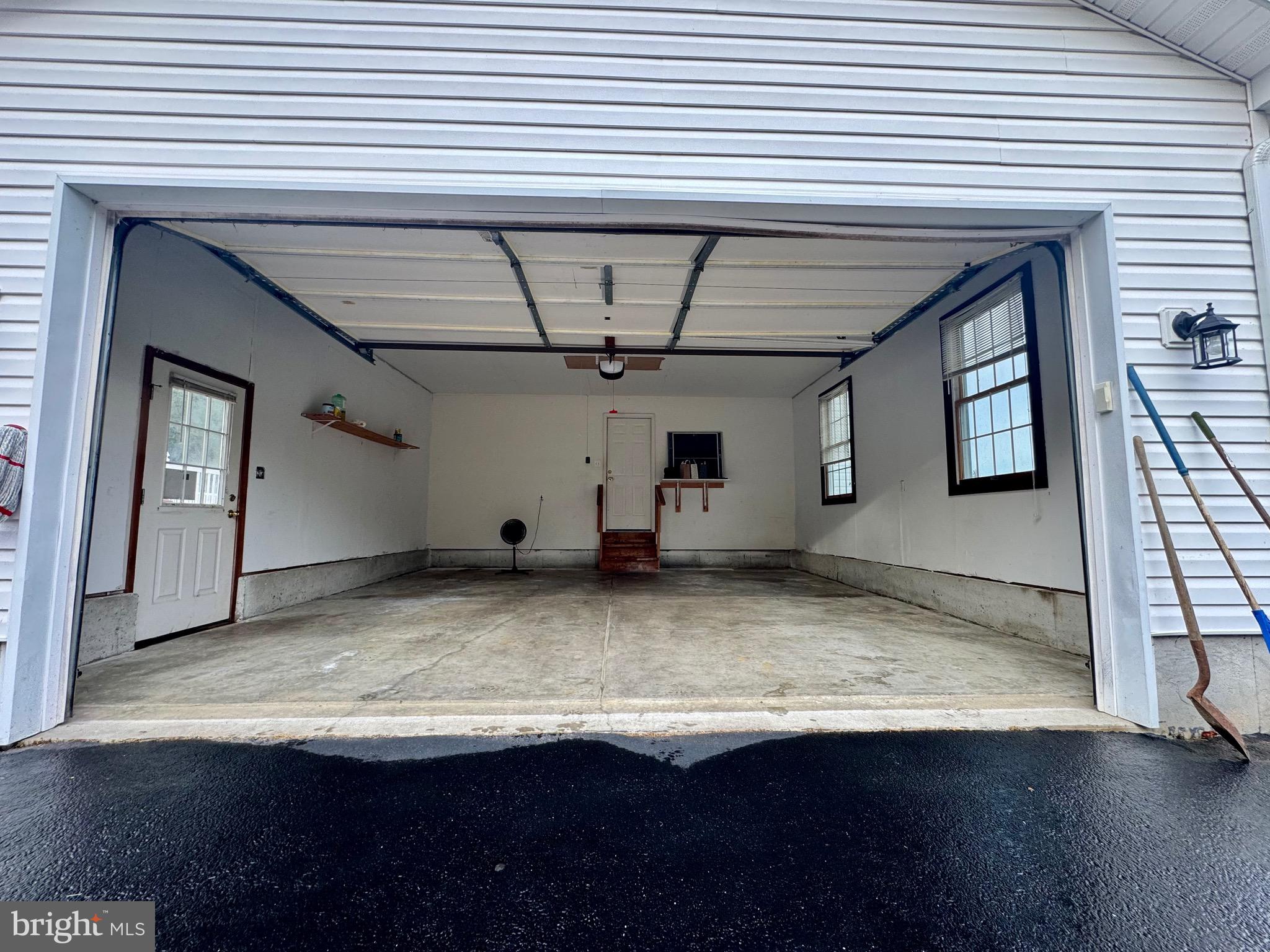 COACH & FOUR - Residential