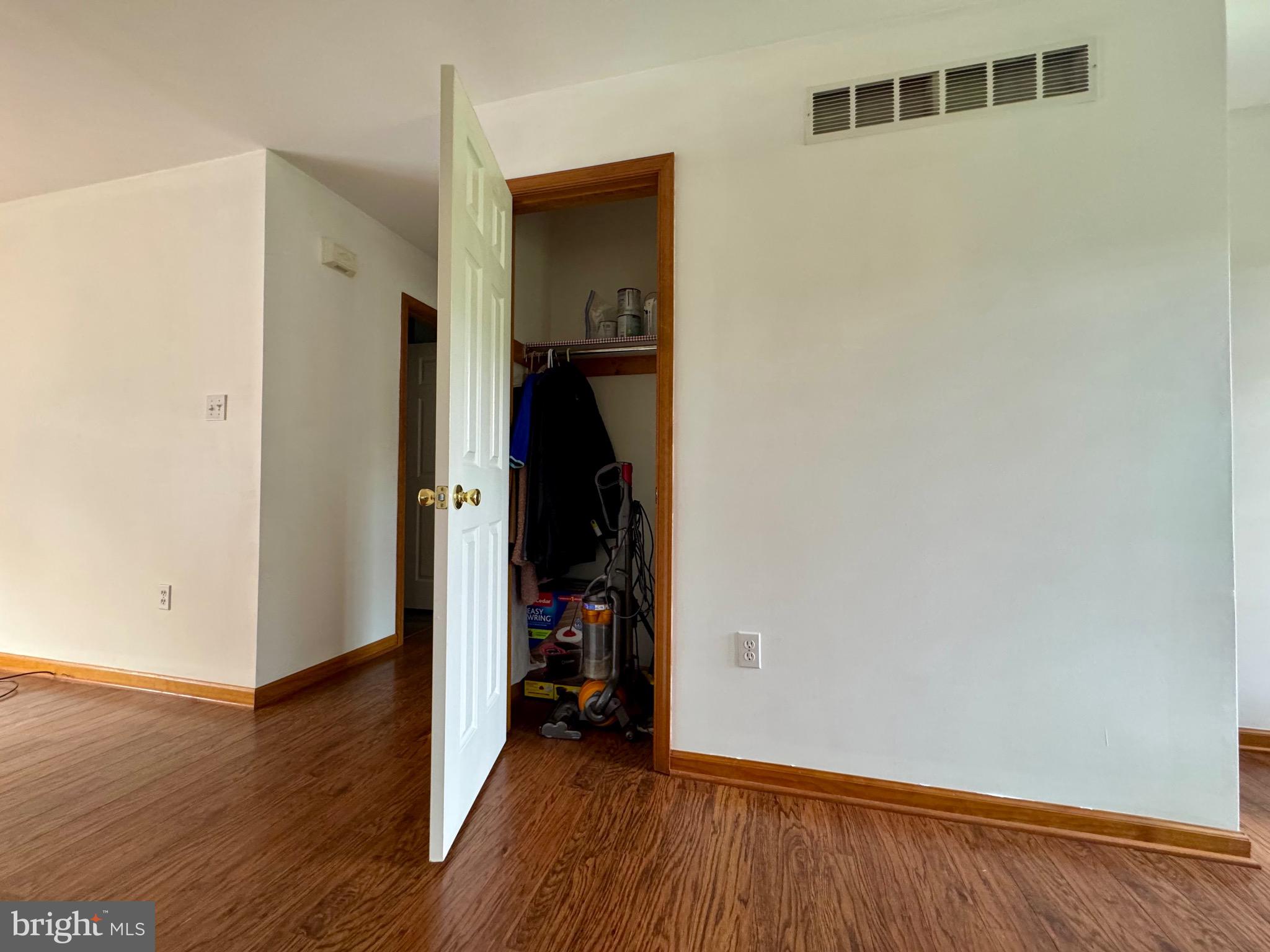 COACH & FOUR - Residential