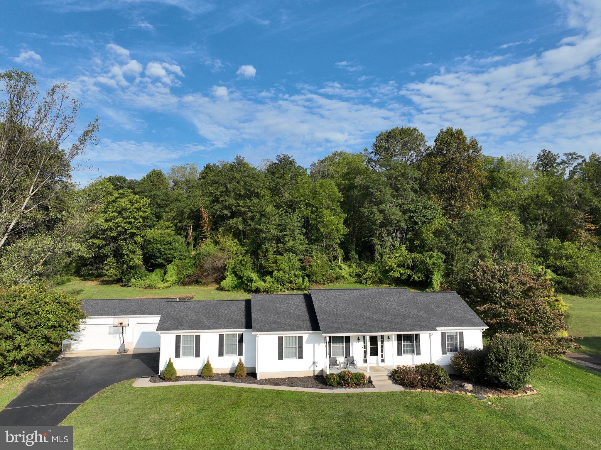 COACH & FOUR - Residential