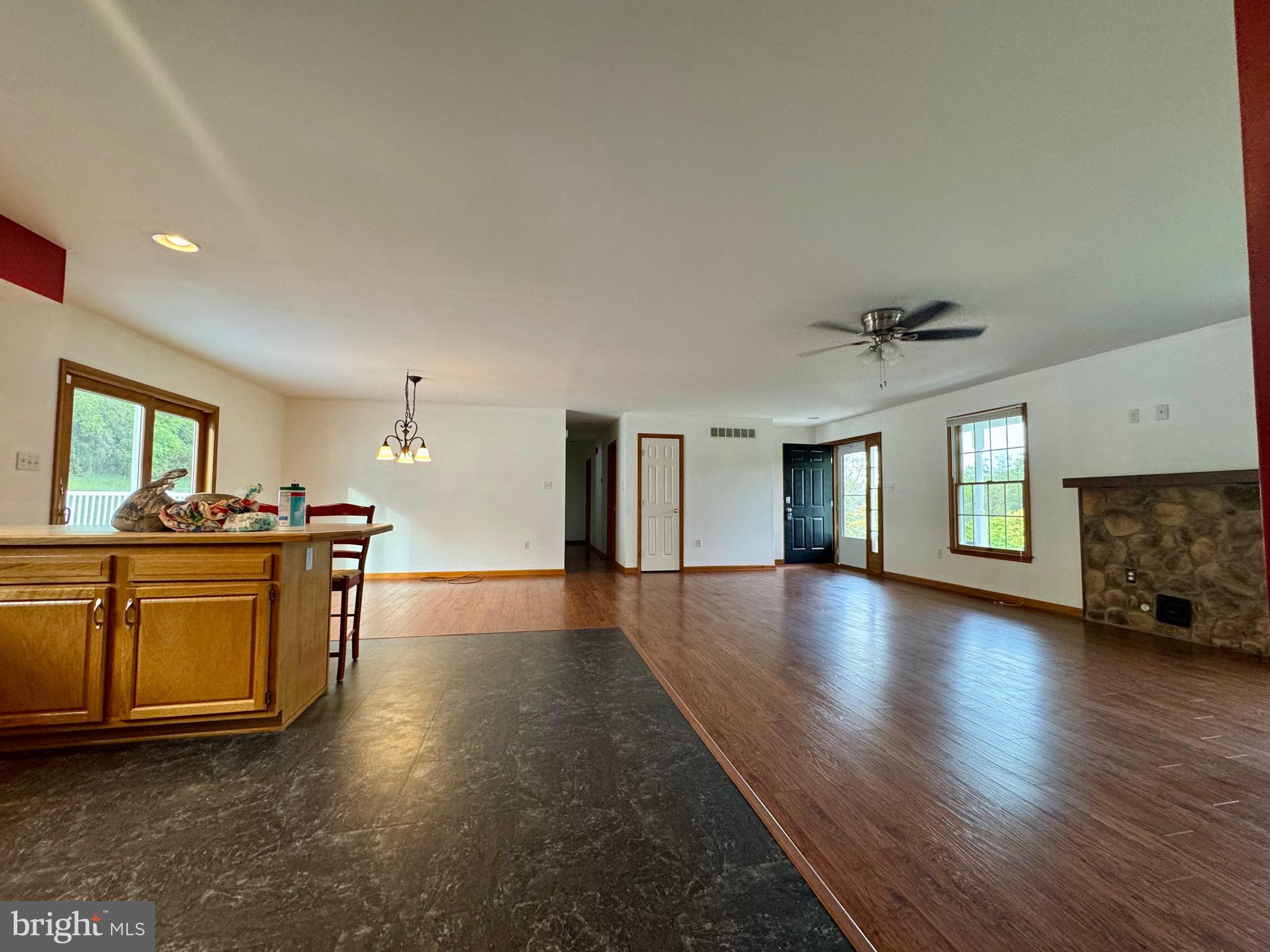 COACH & FOUR - Residential