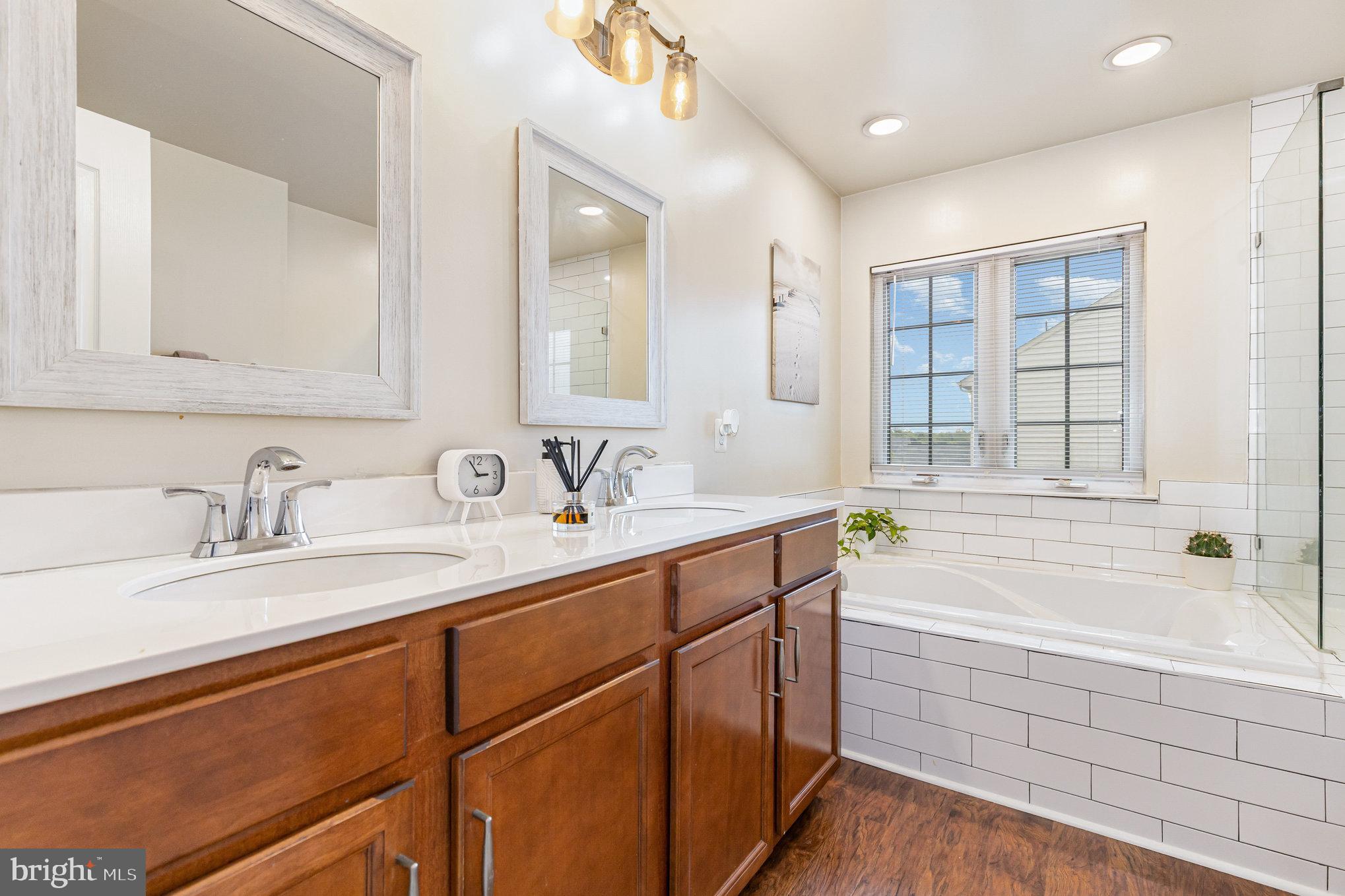 STAFFORD LAKES - Residential