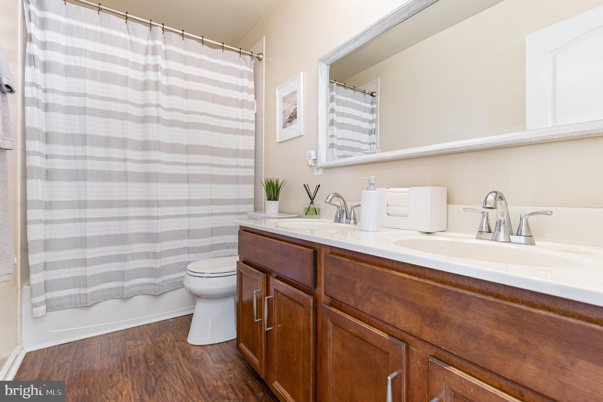 STAFFORD LAKES - Residential