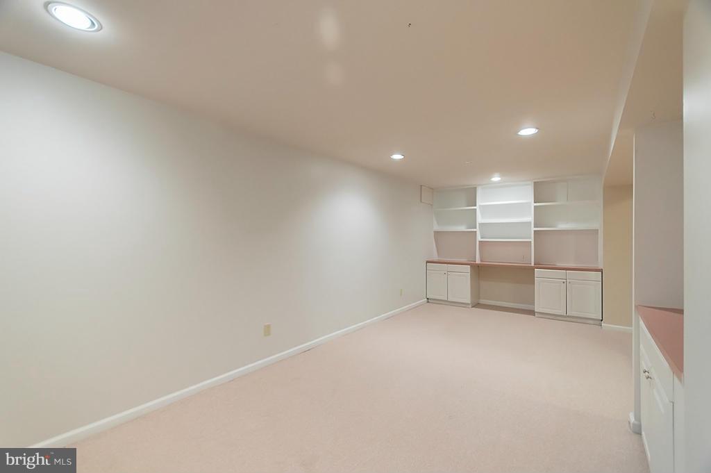 WILLOWDALE - Residential