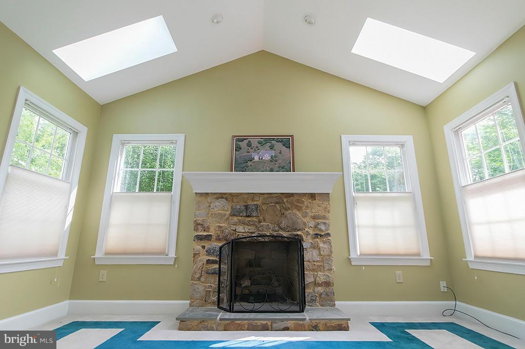 WILLOWDALE - Residential