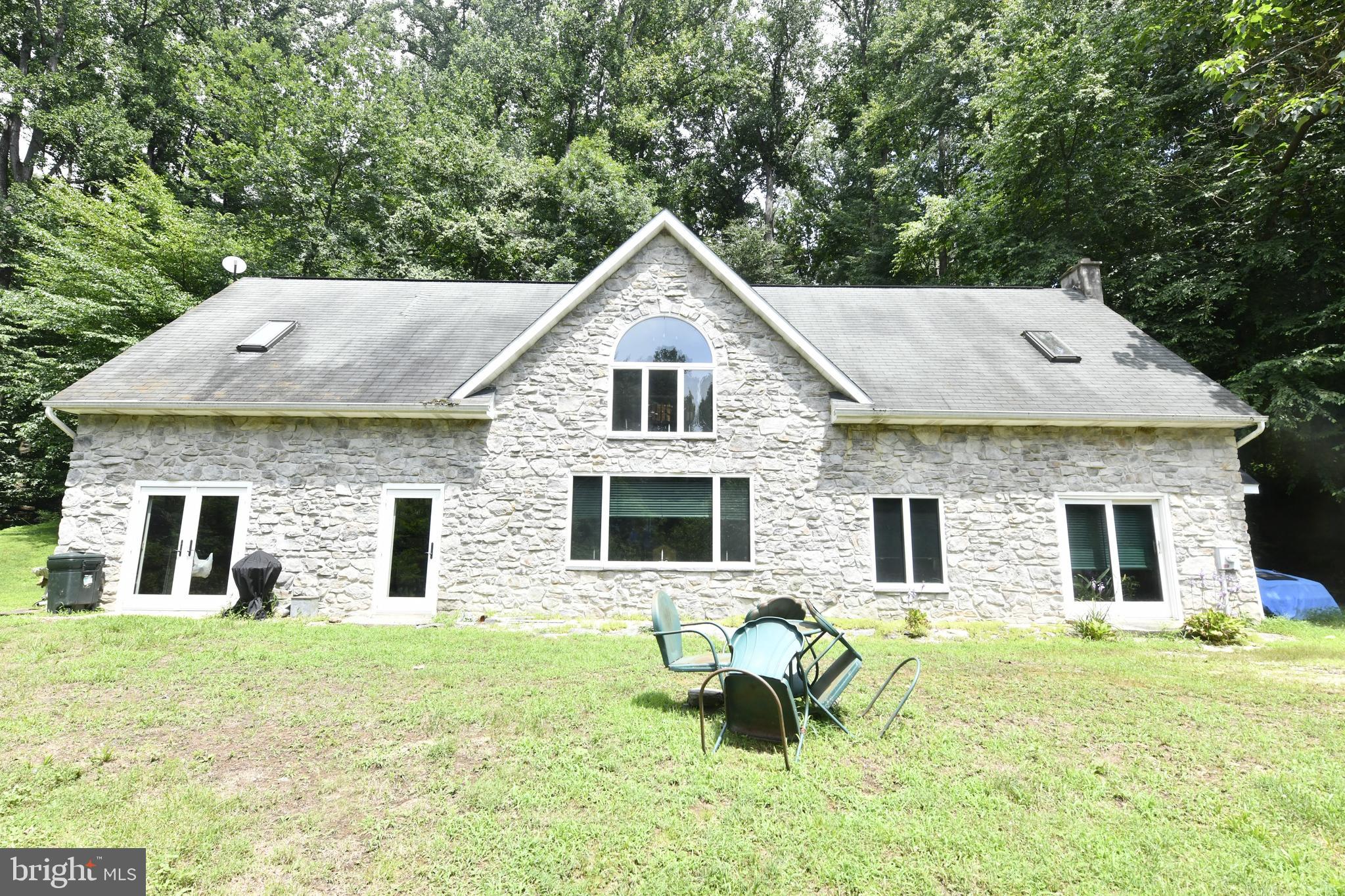 1832 FERN GLEN DRIVE