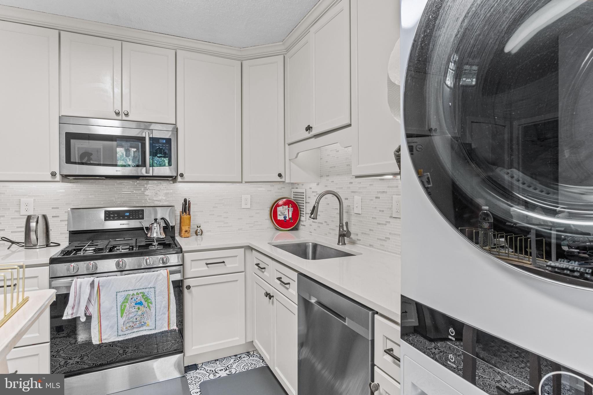 SKYLINE - Residential Lease