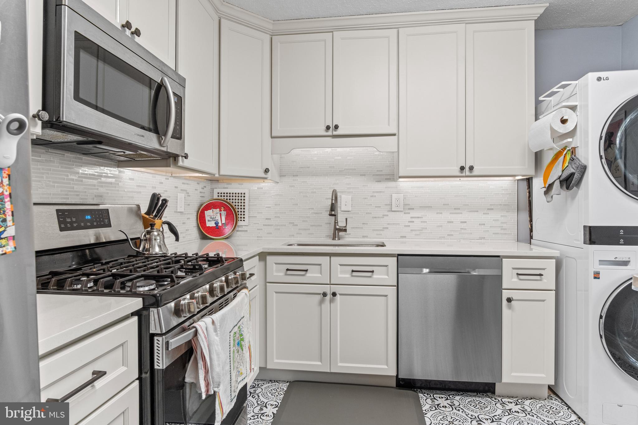 SKYLINE - Residential Lease