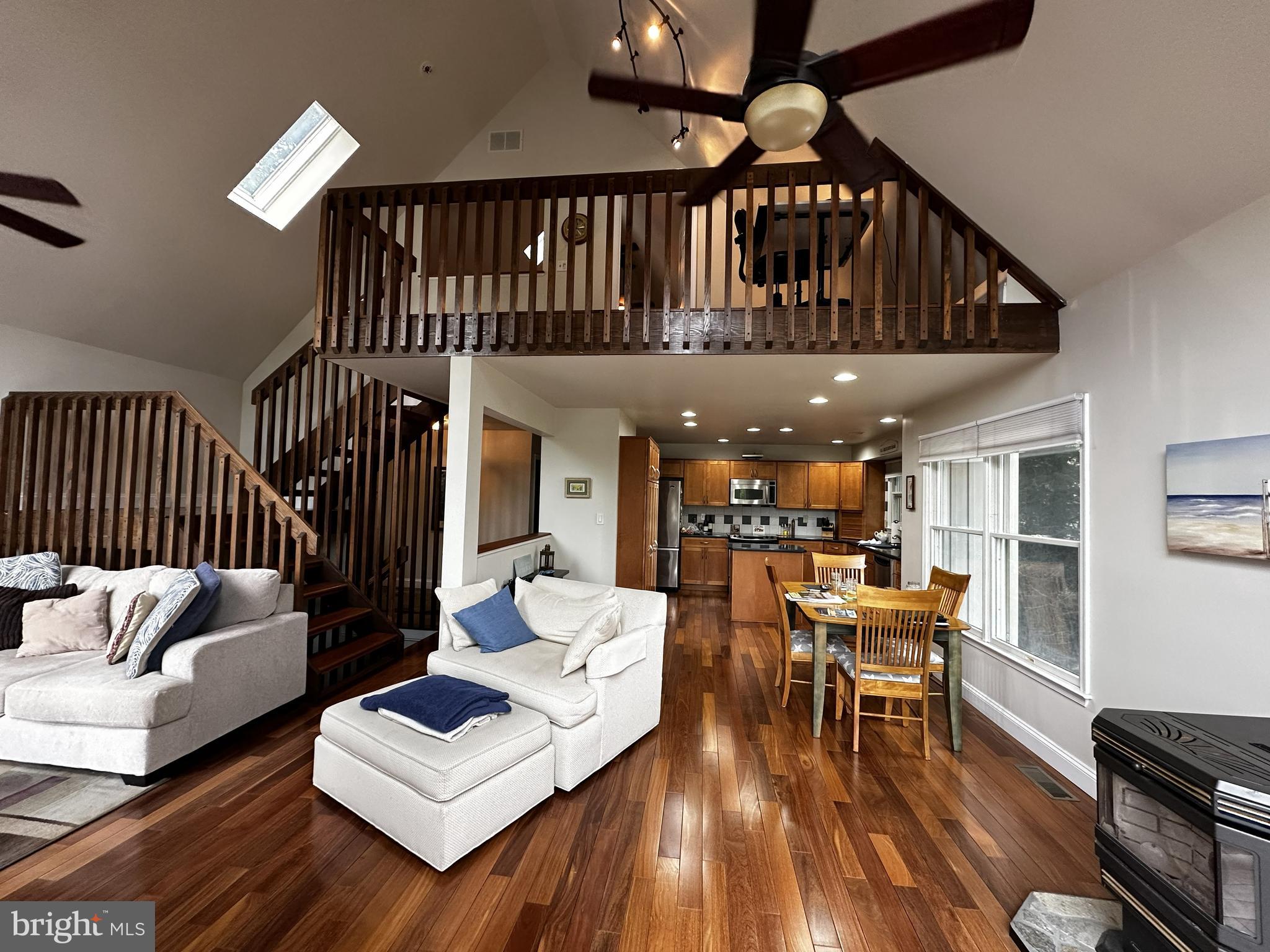 836 N SHORE DRIVE