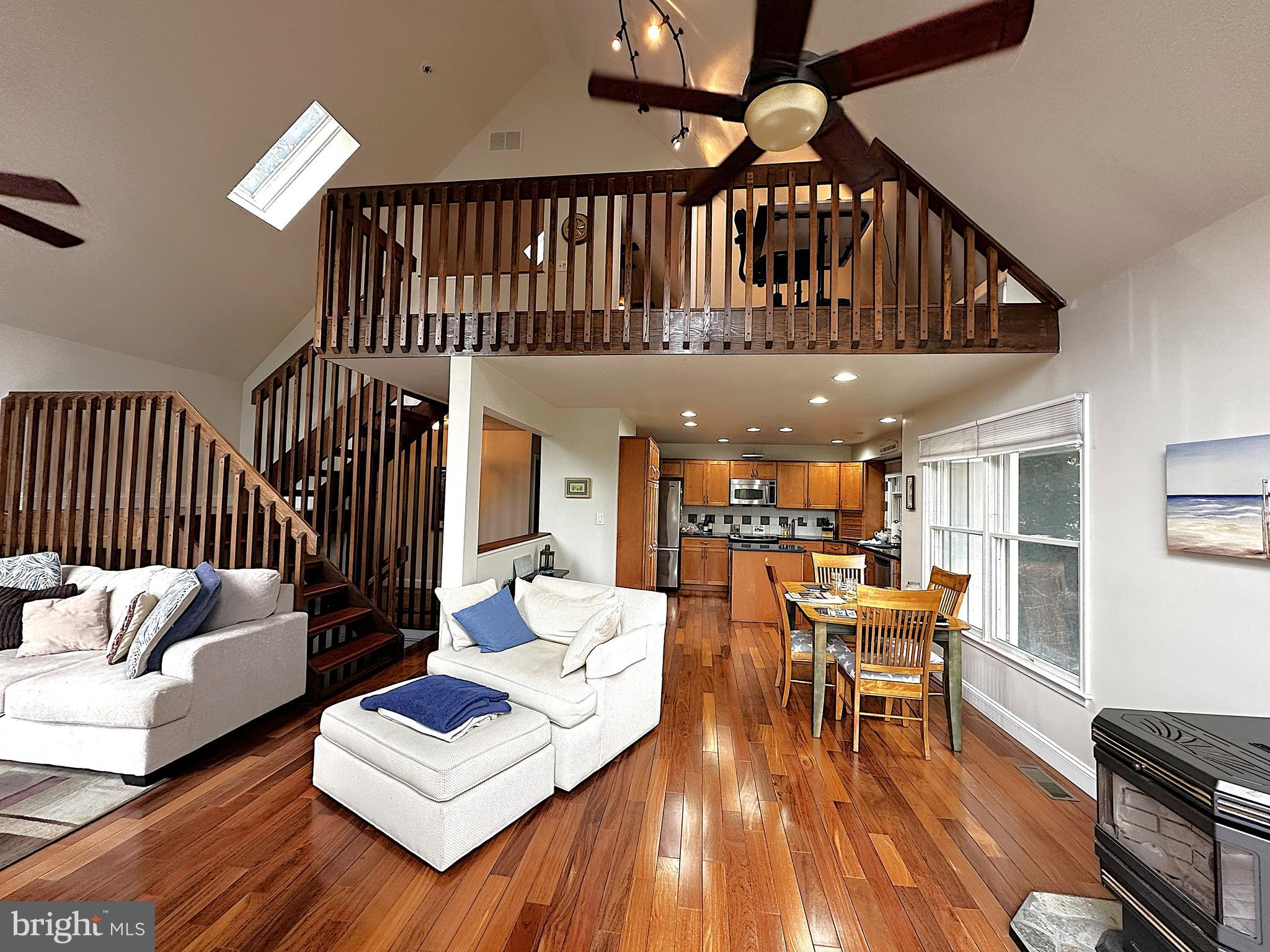 836 N SHORE DRIVE