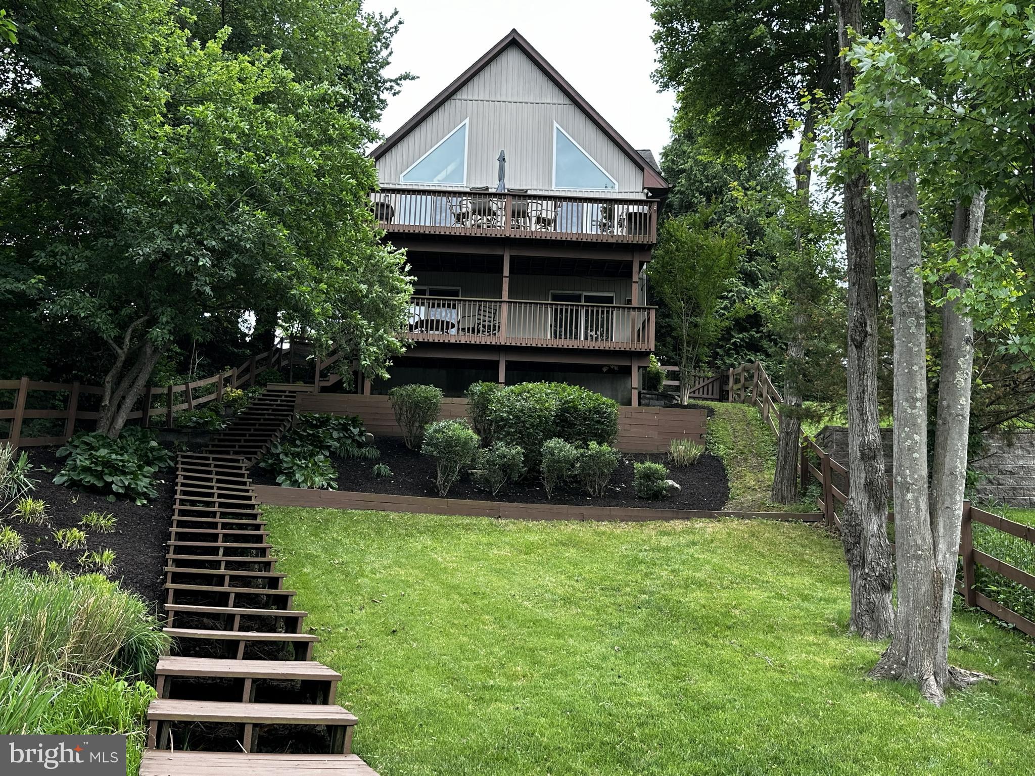 836 N SHORE DRIVE