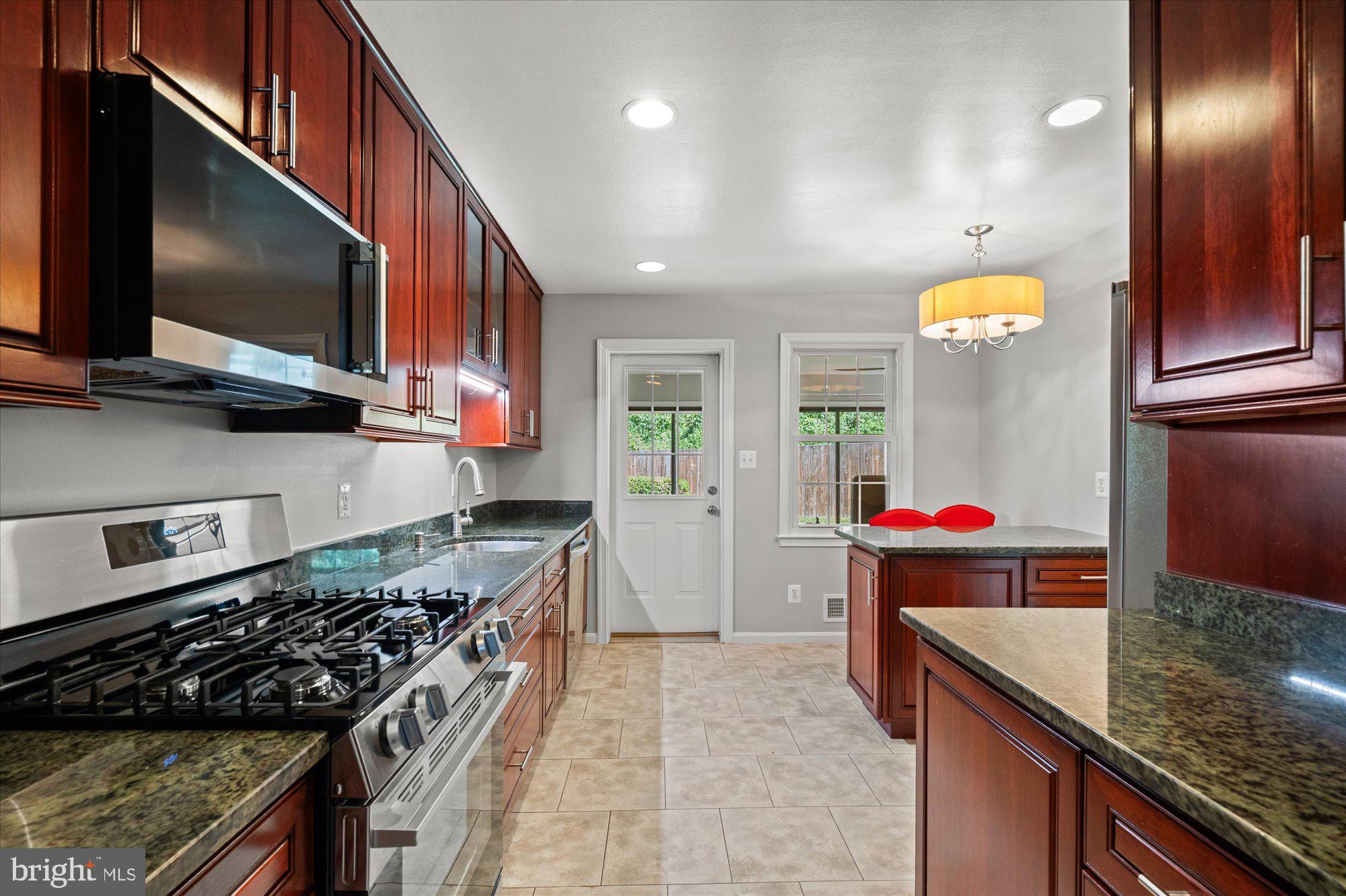 9805 RALEIGH TAVERN COURT